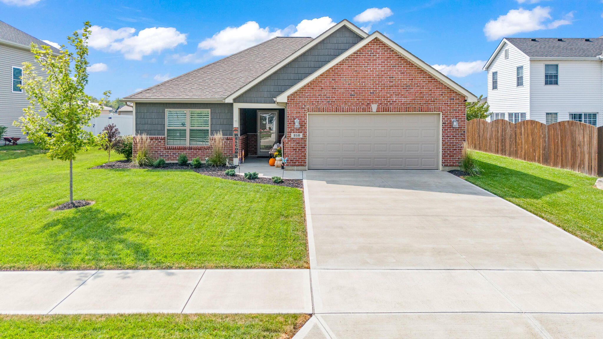 210 Fox Harbor, Troy, Ohio 45373