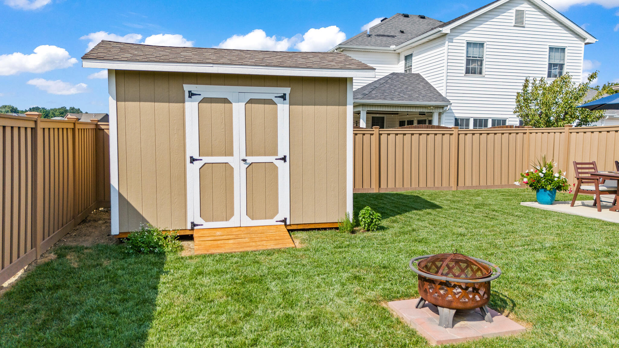 210 Fox Harbor, Troy, Ohio 45373
