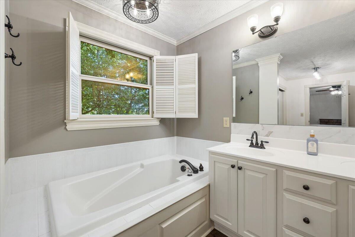 2340 Cara, Troy, Ohio 45373