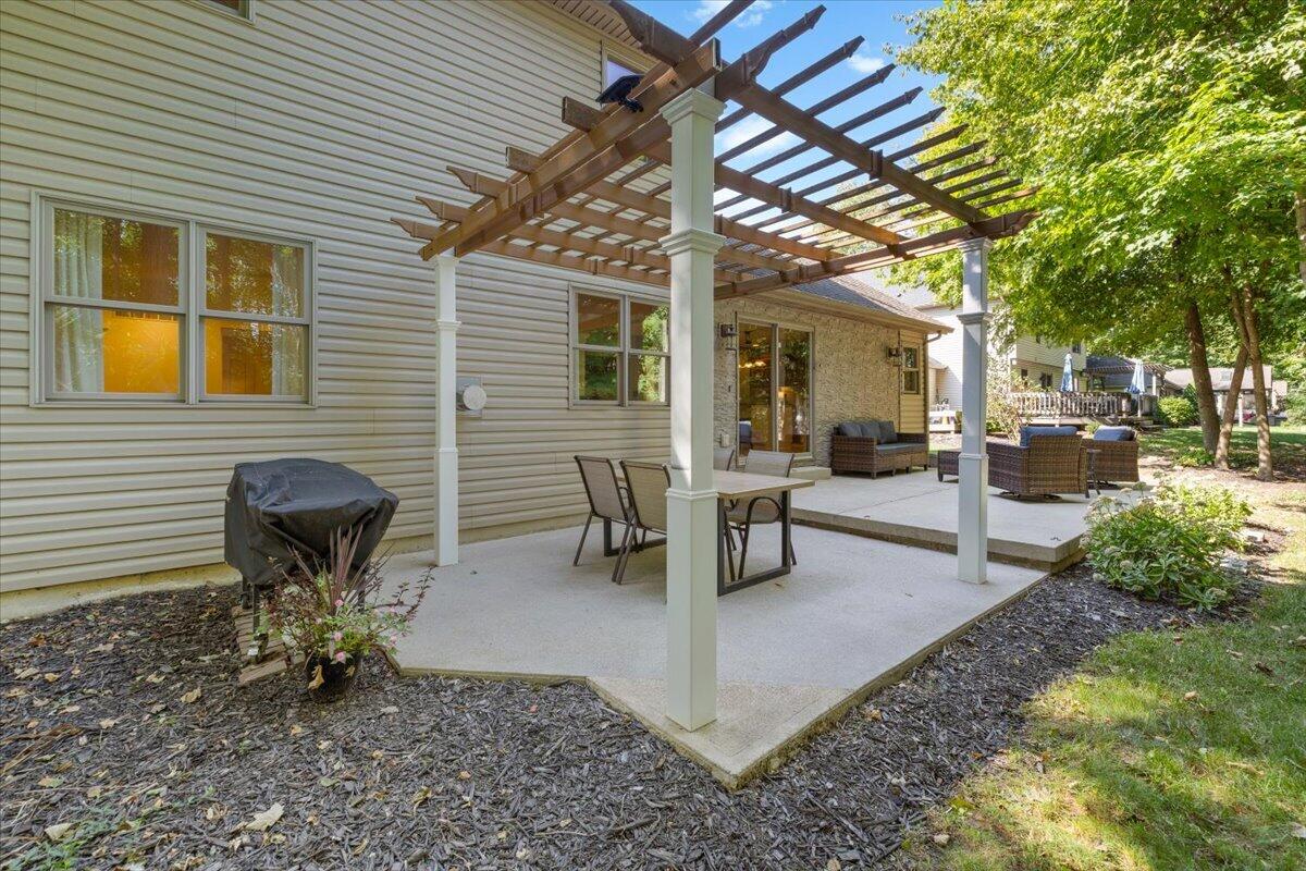 2340 Cara, Troy, Ohio 45373