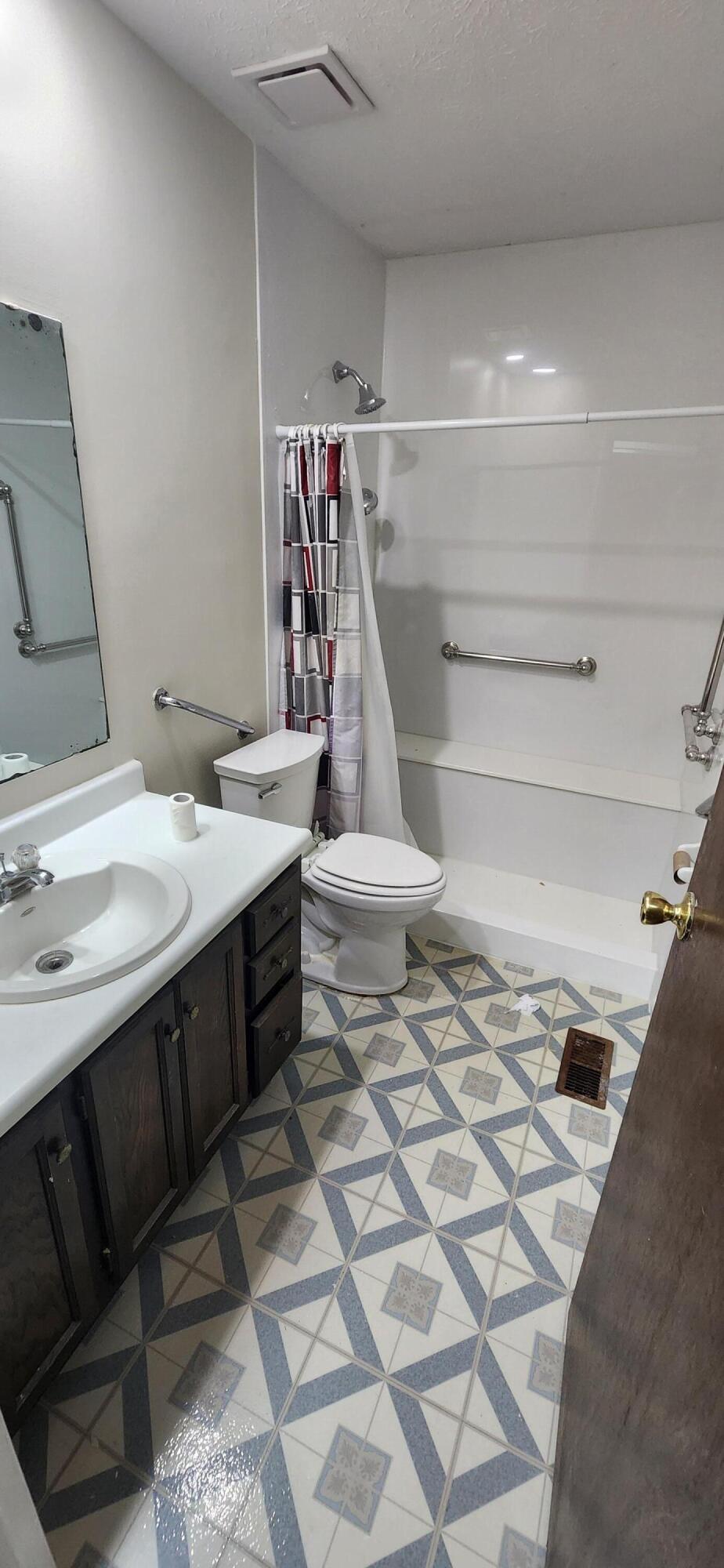 825 Comanche, Tipp City, Ohio 45371