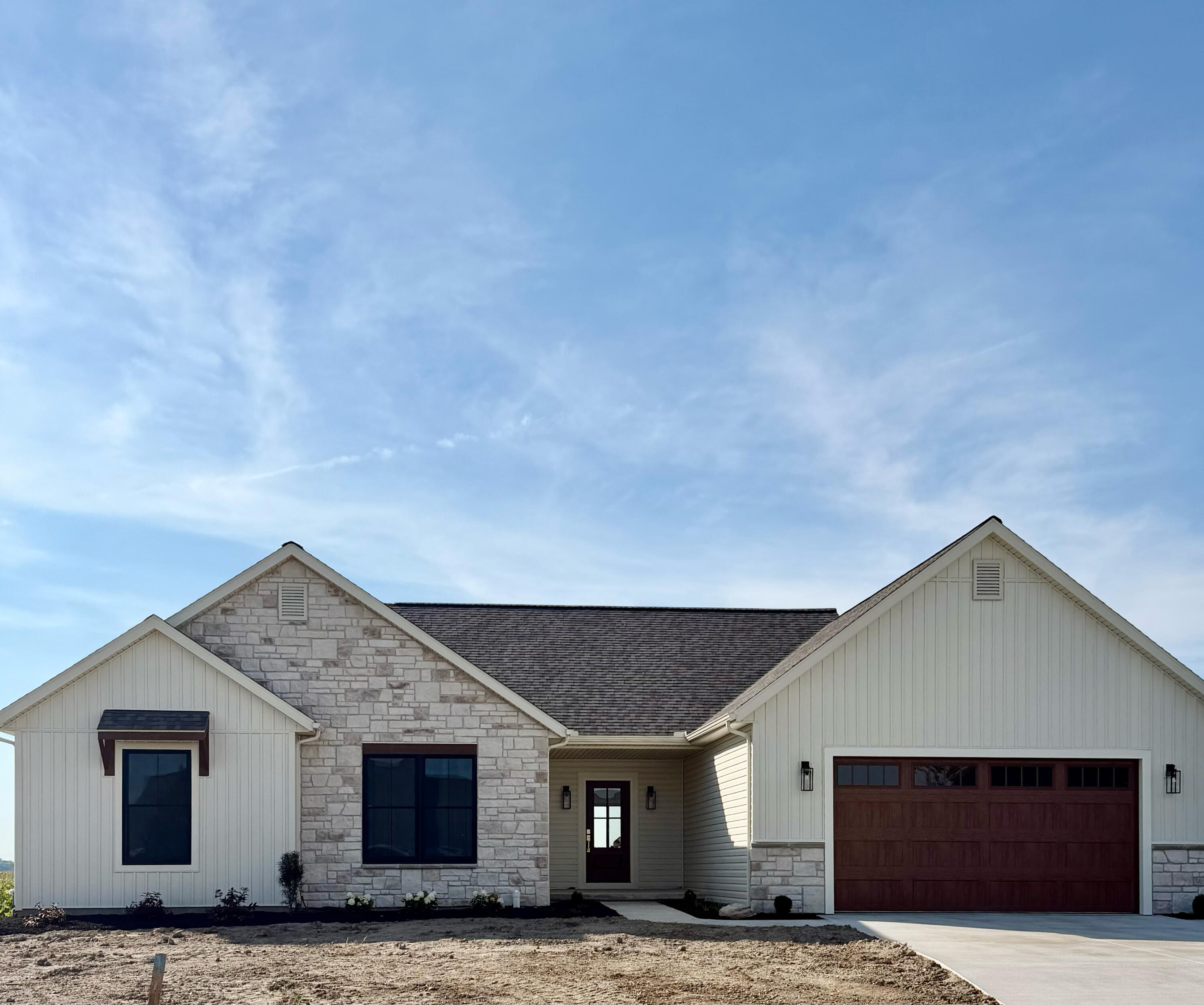 1909 Rosewood, Wapakoneta, Ohio 45895