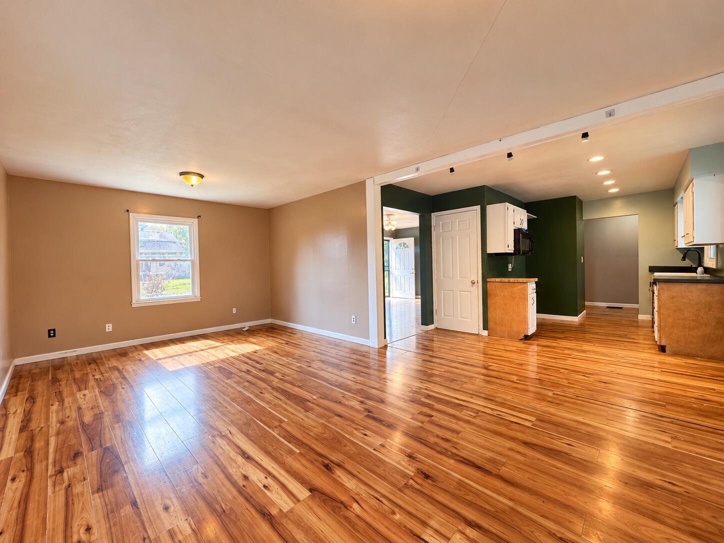 4 Richmond, London, Ohio 43140
