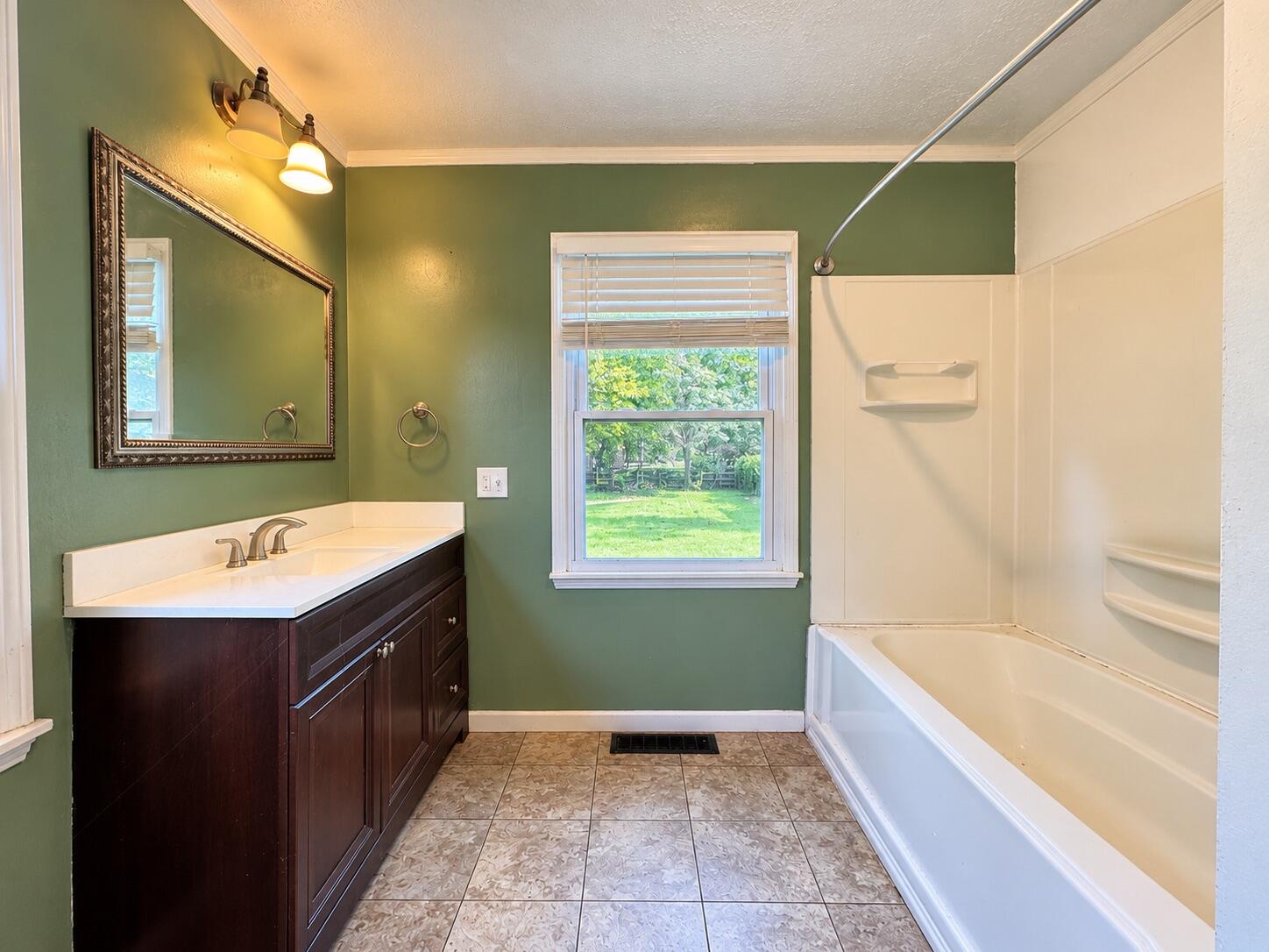 4 Richmond, London, Ohio 43140