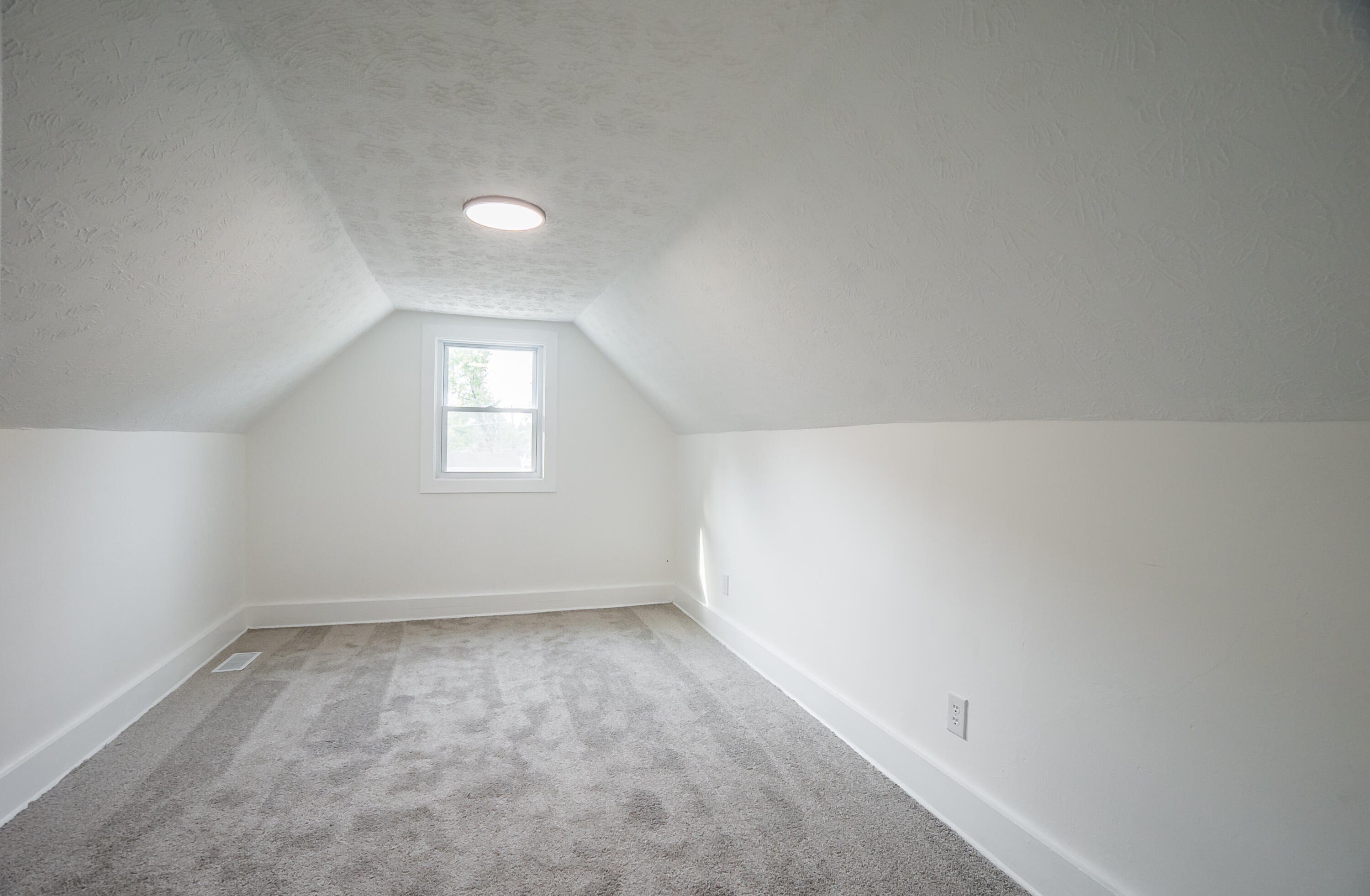 142 James, Bradford, Ohio 45308