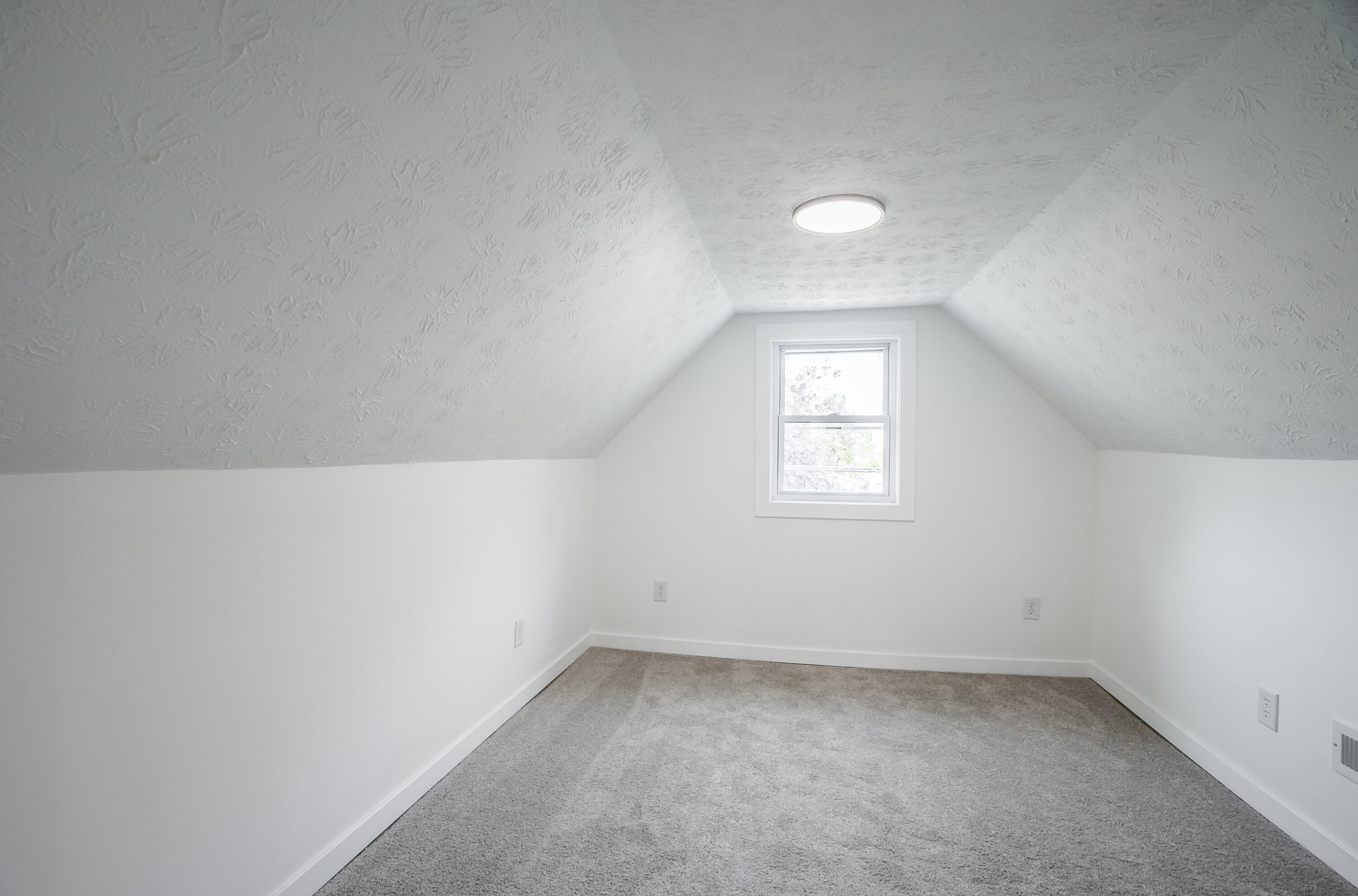 142 James, Bradford, Ohio 45308