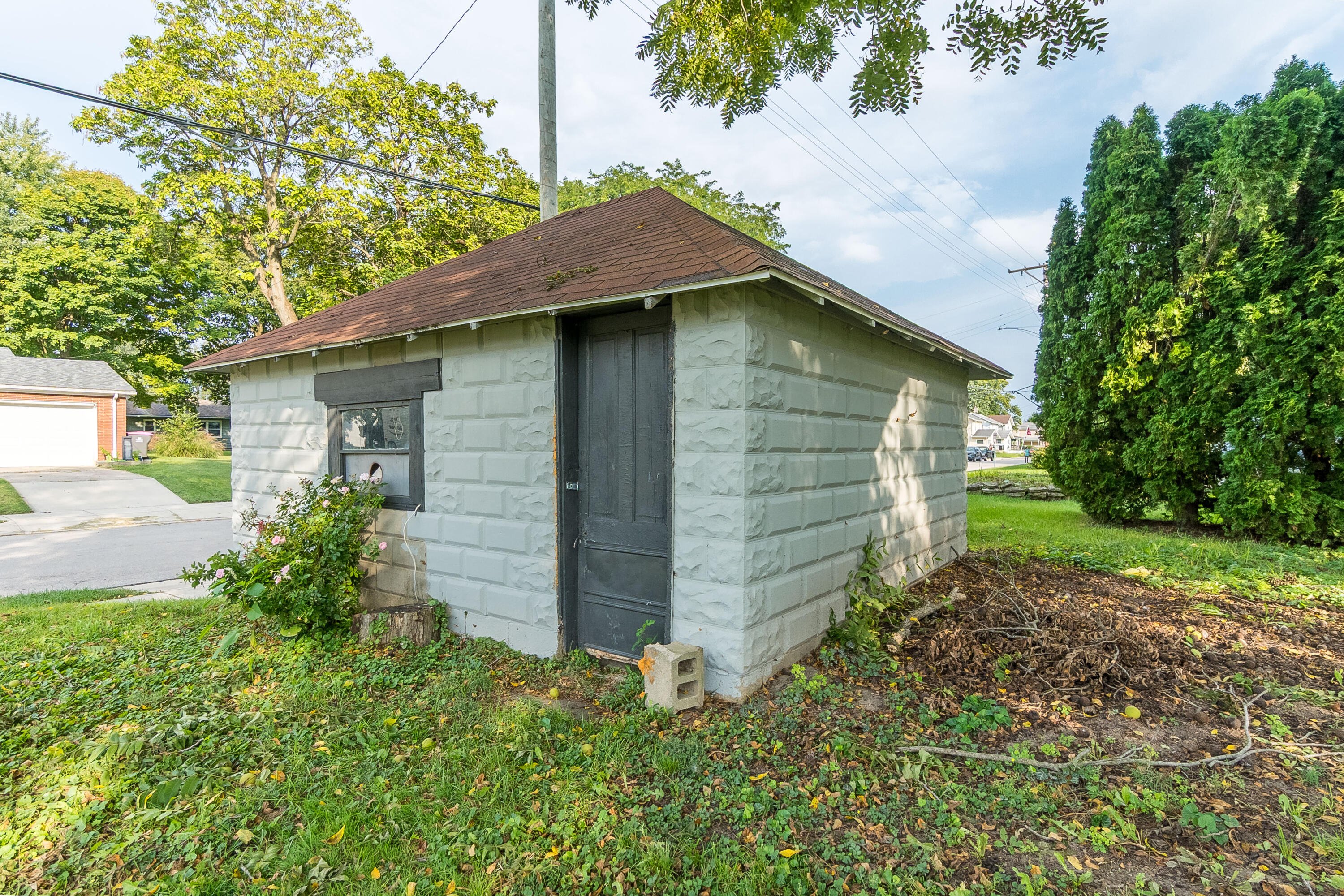142 James, Bradford, Ohio 45308