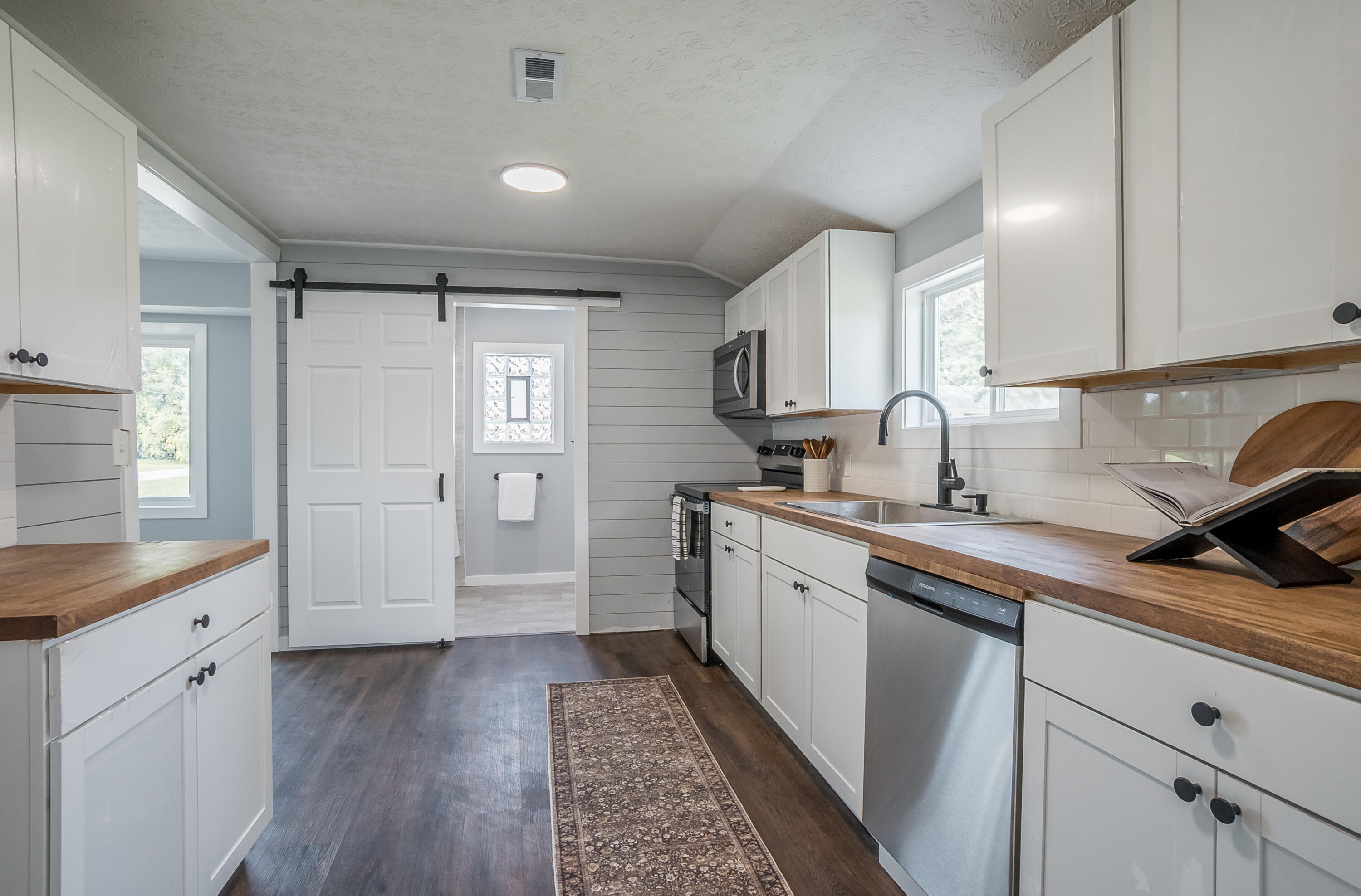 142 James, Bradford, Ohio 45308