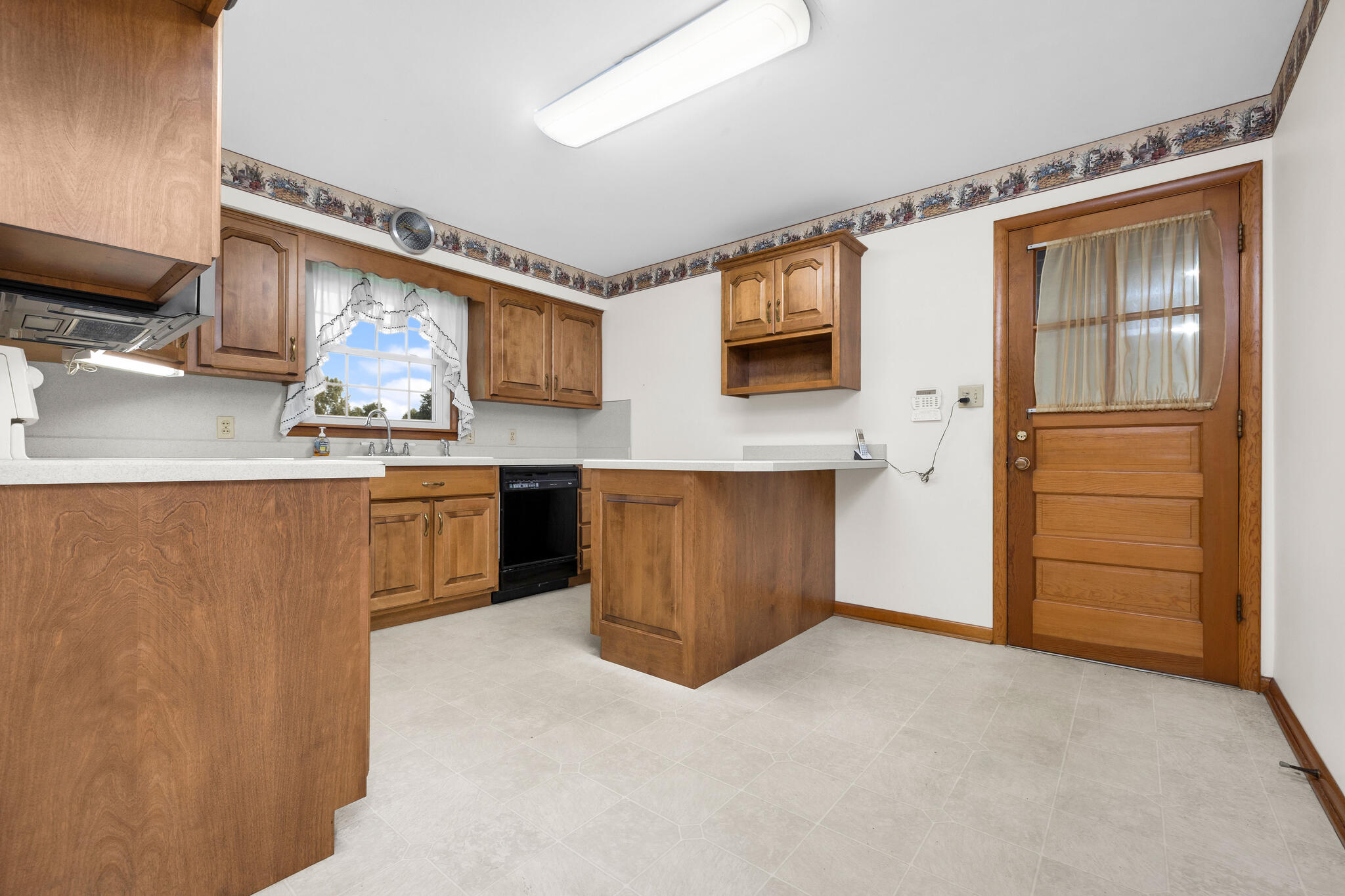 250 Geneva, Dunkirk, Ohio 45836