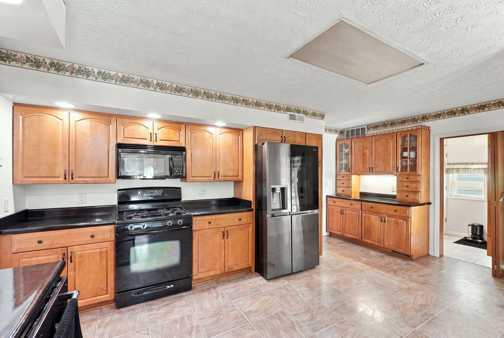 471 Center, West Mansfield, Ohio 43358