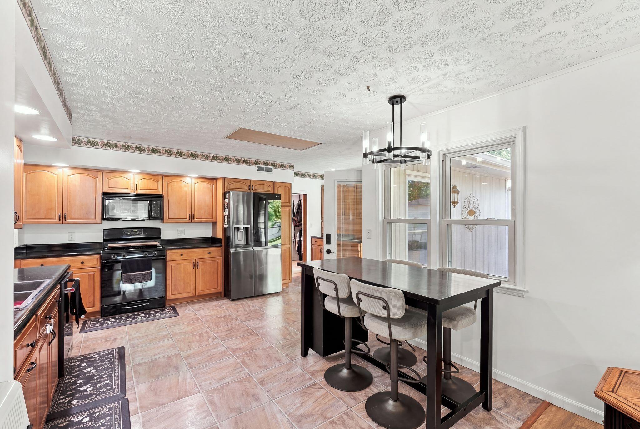 471 Center, West Mansfield, Ohio 43358