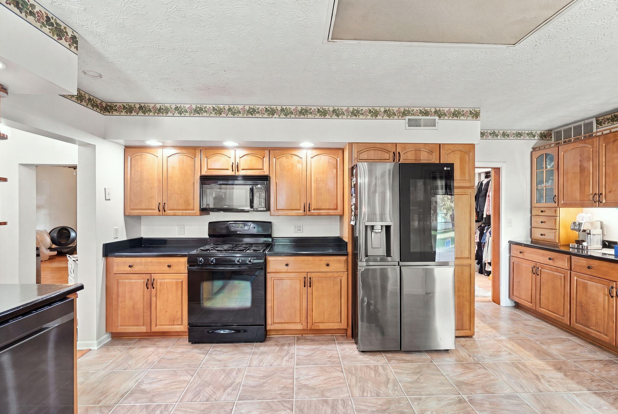 471 Center, West Mansfield, Ohio 43358