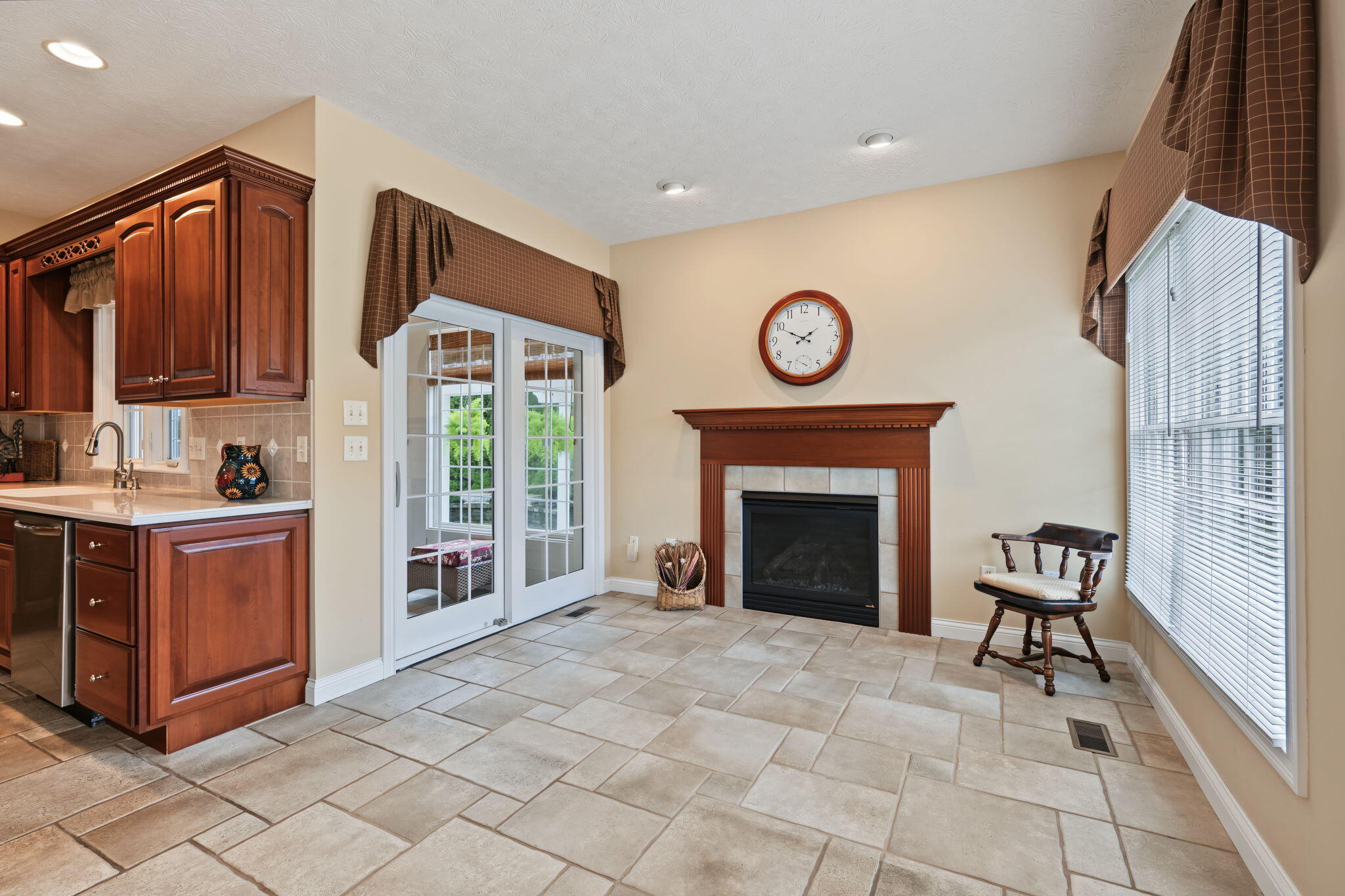2730 Meadowpoint, Troy, Ohio 45373