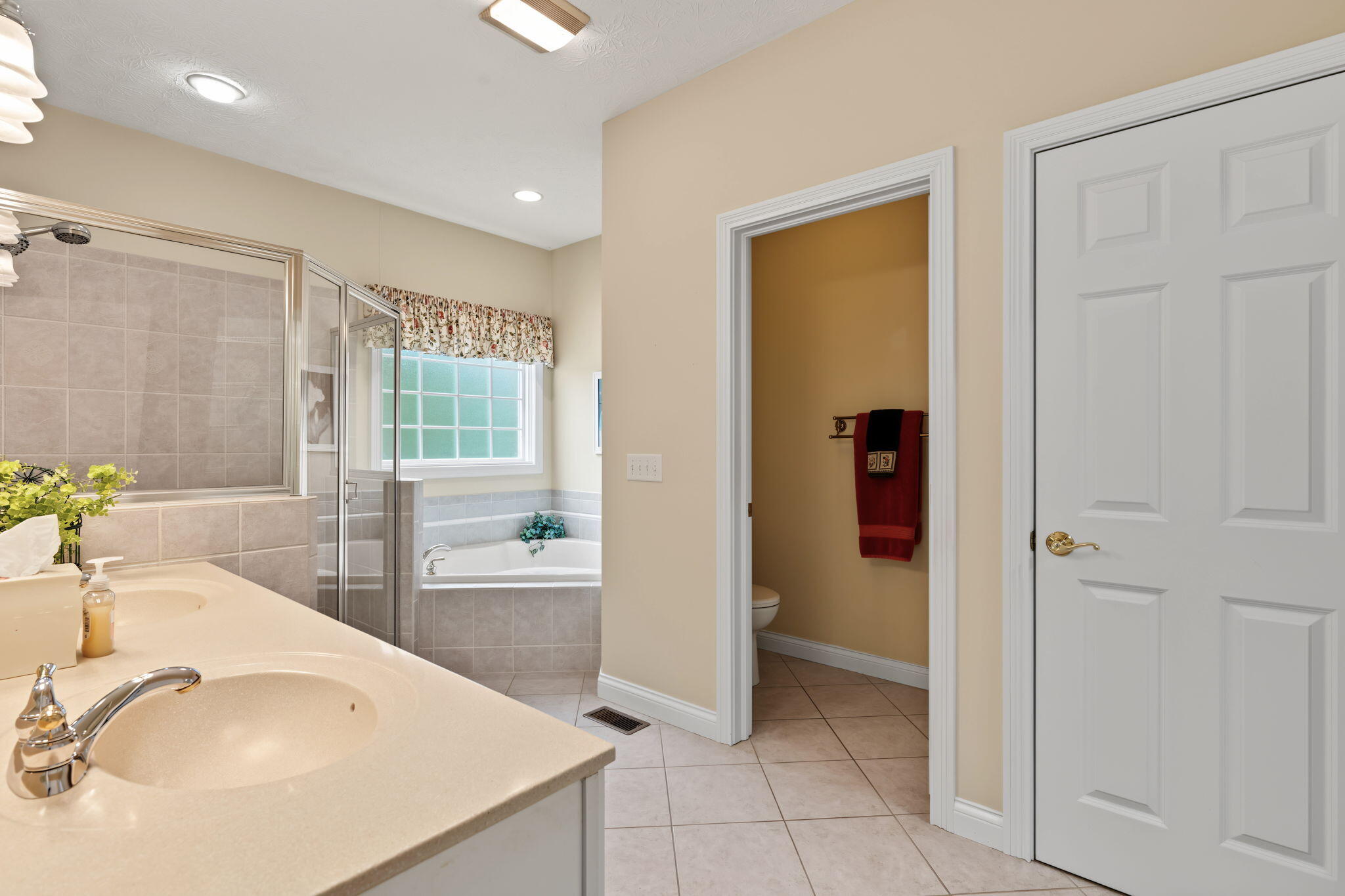 2730 Meadowpoint, Troy, Ohio 45373