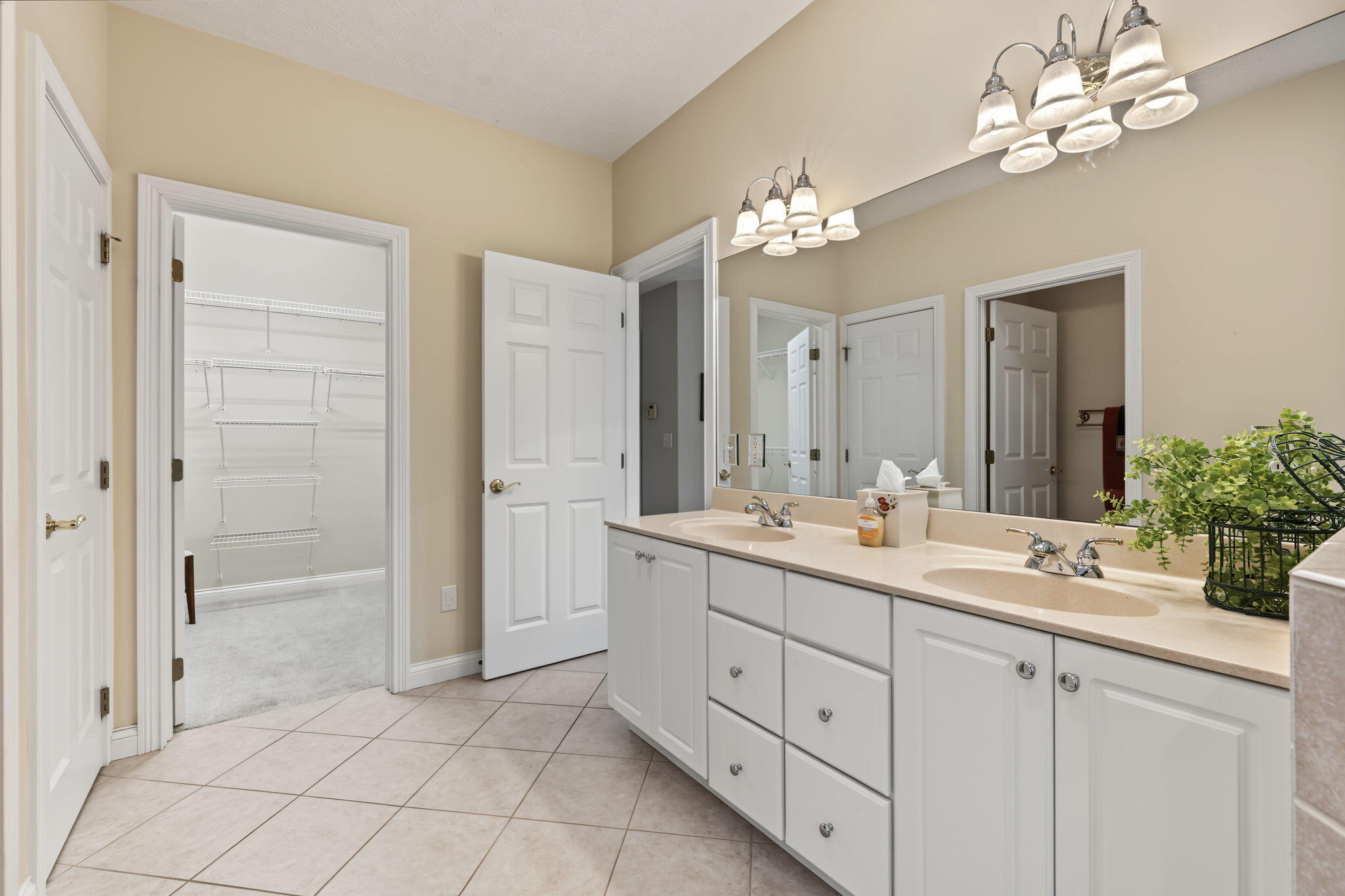 2730 Meadowpoint, Troy, Ohio 45373