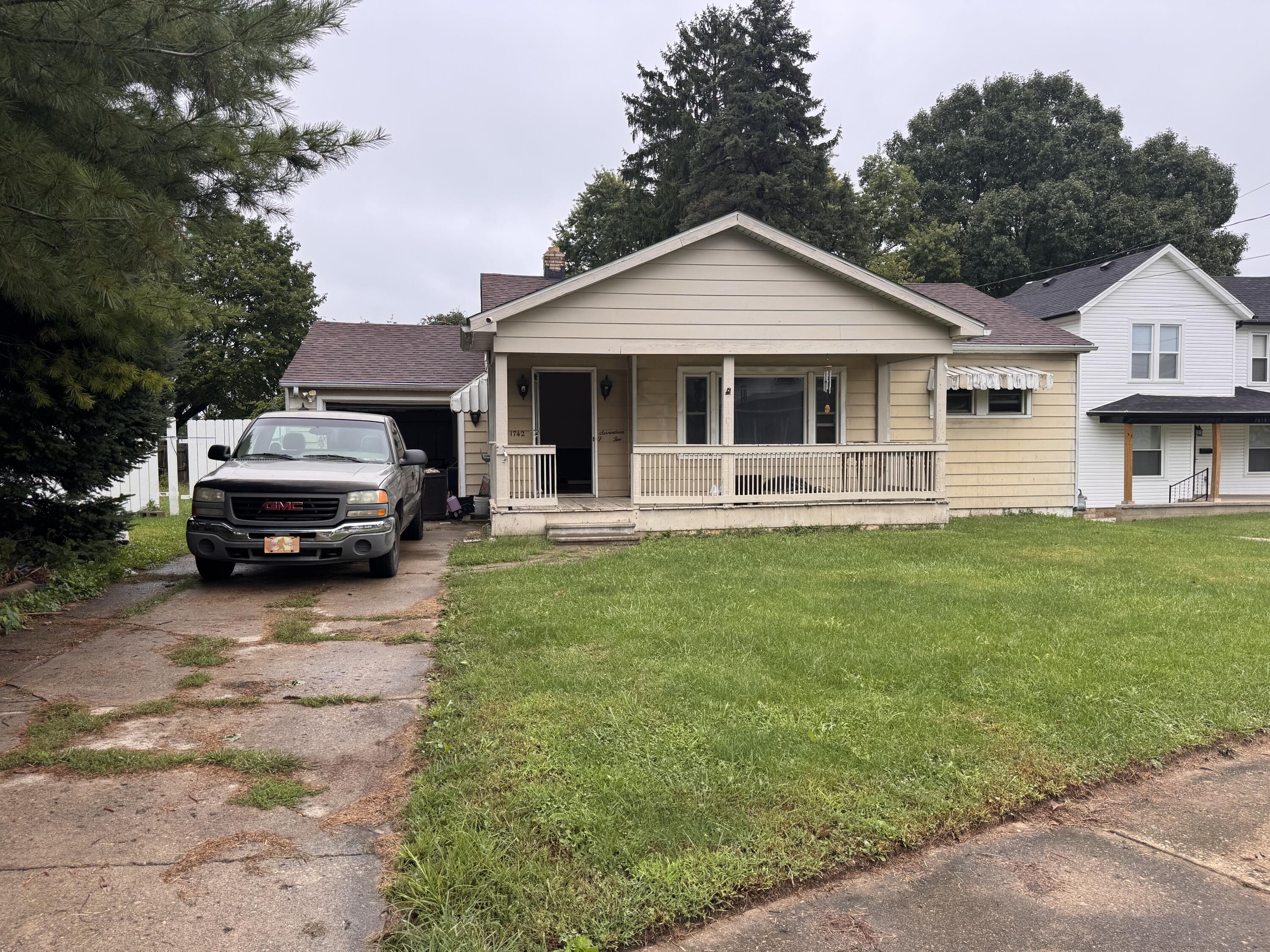 1742 Kenwood, Springfield, Ohio 45505