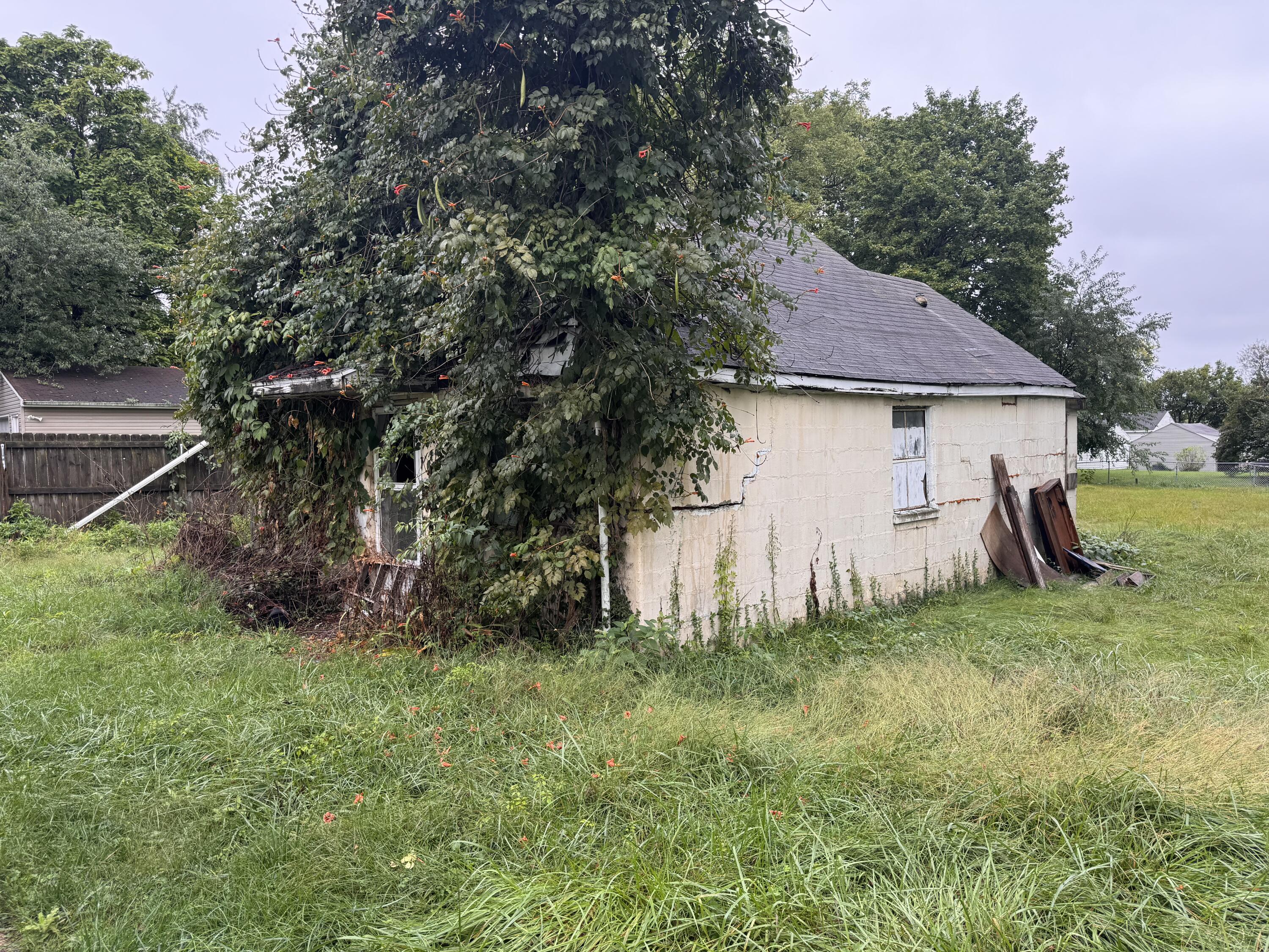 1742 Kenwood, Springfield, Ohio 45505