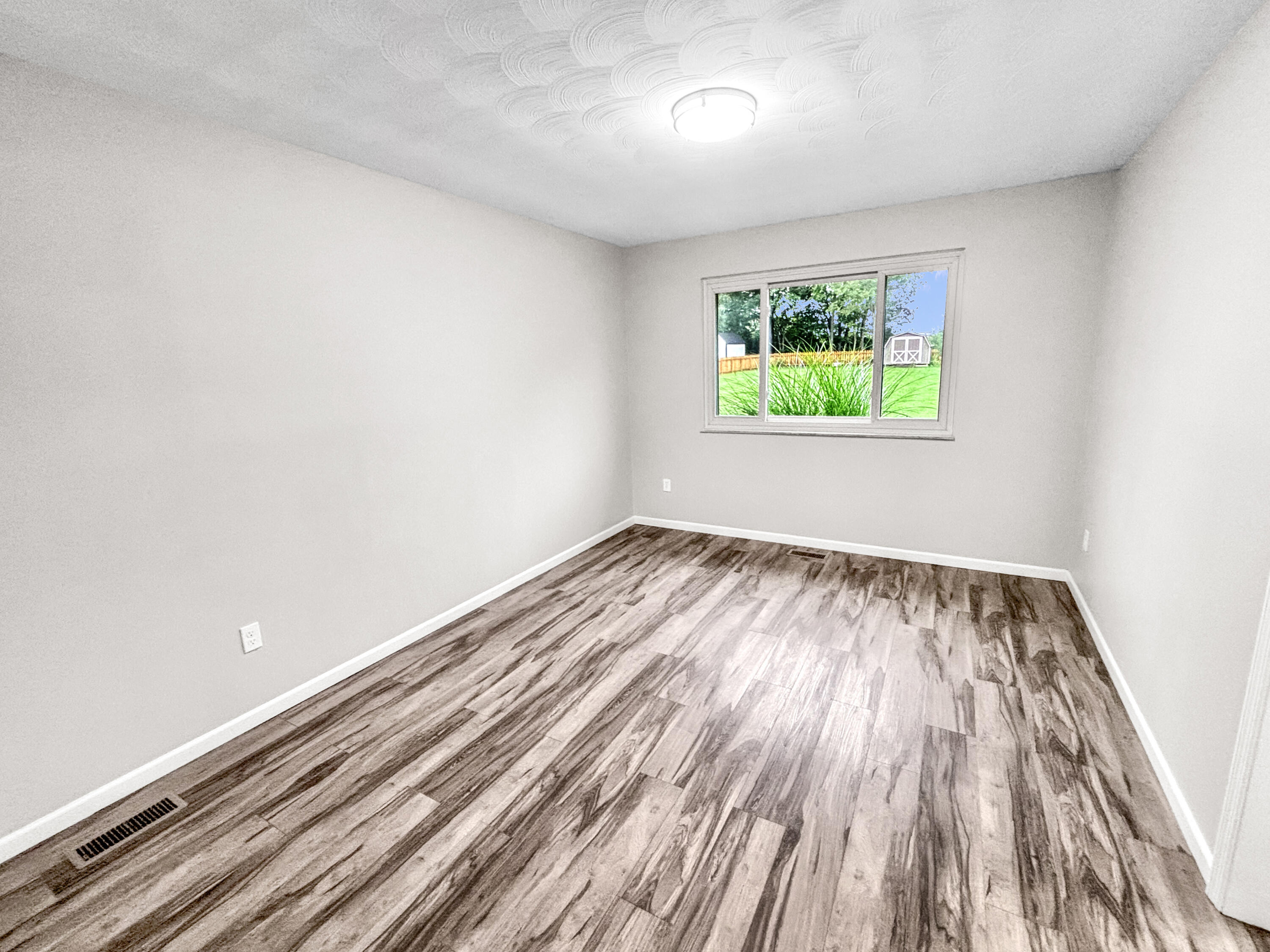 6800 Curtwood, Tipp City, Ohio 45371