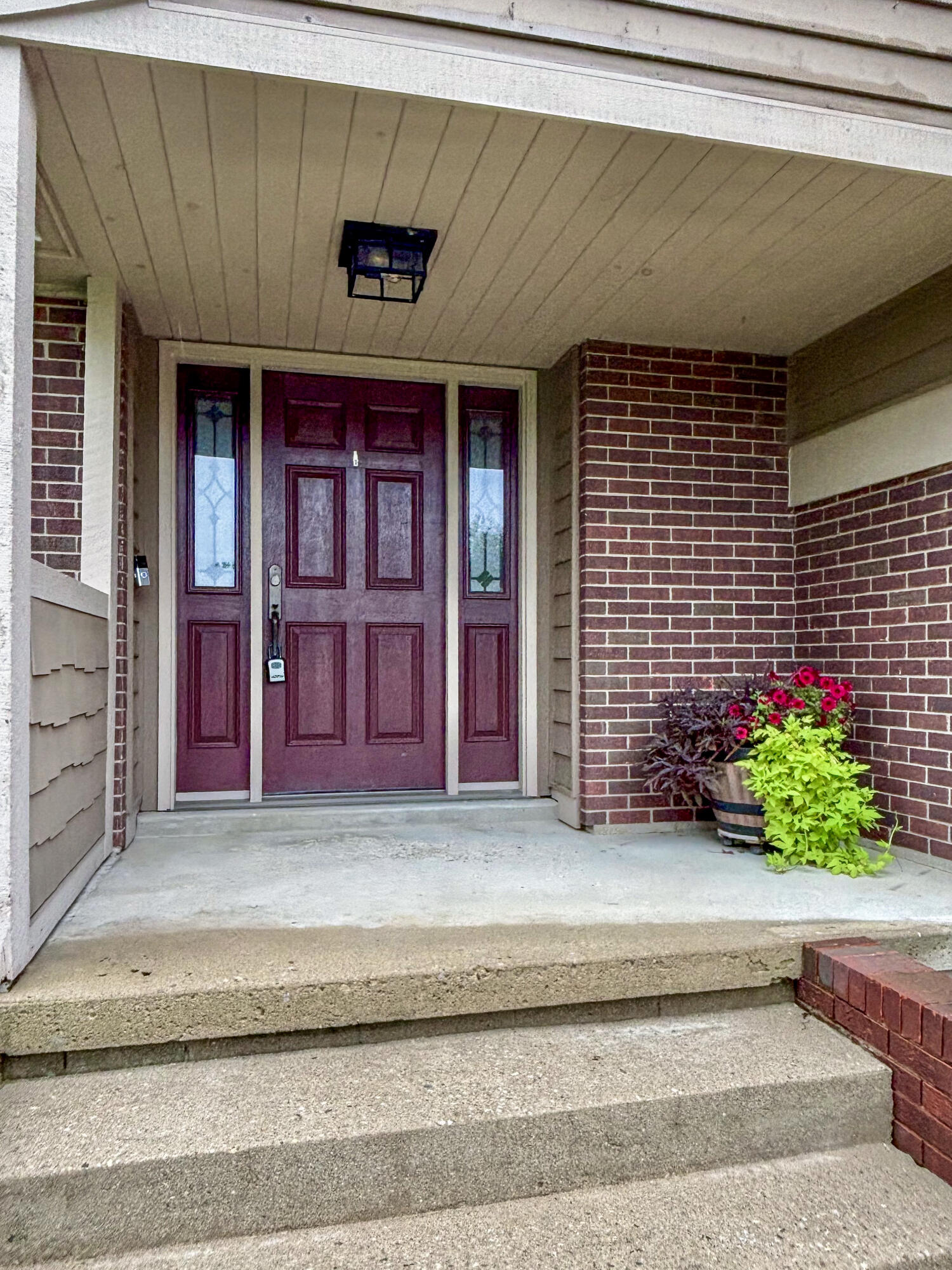 6800 Curtwood, Tipp City, Ohio 45371