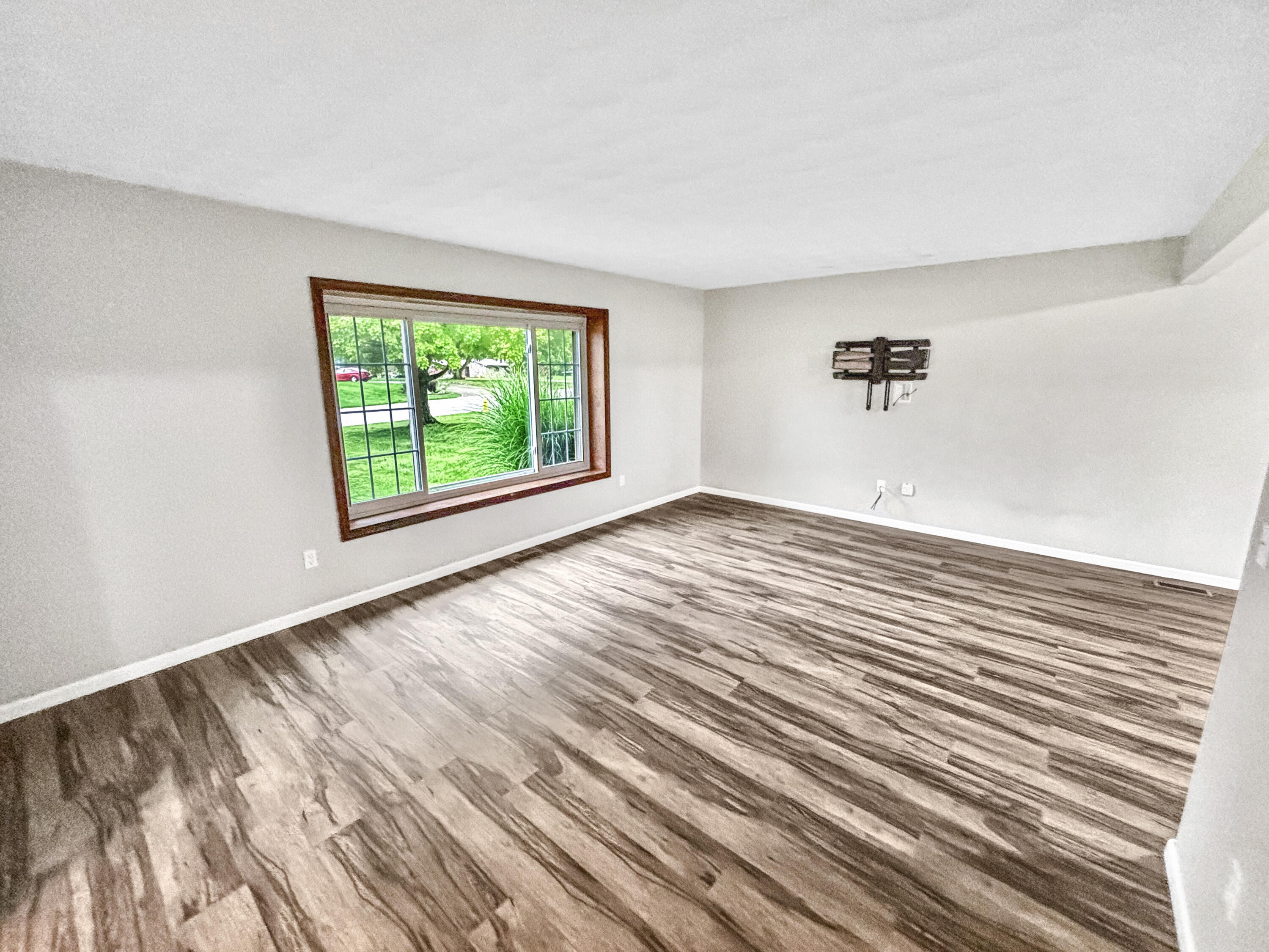 6800 Curtwood, Tipp City, Ohio 45371