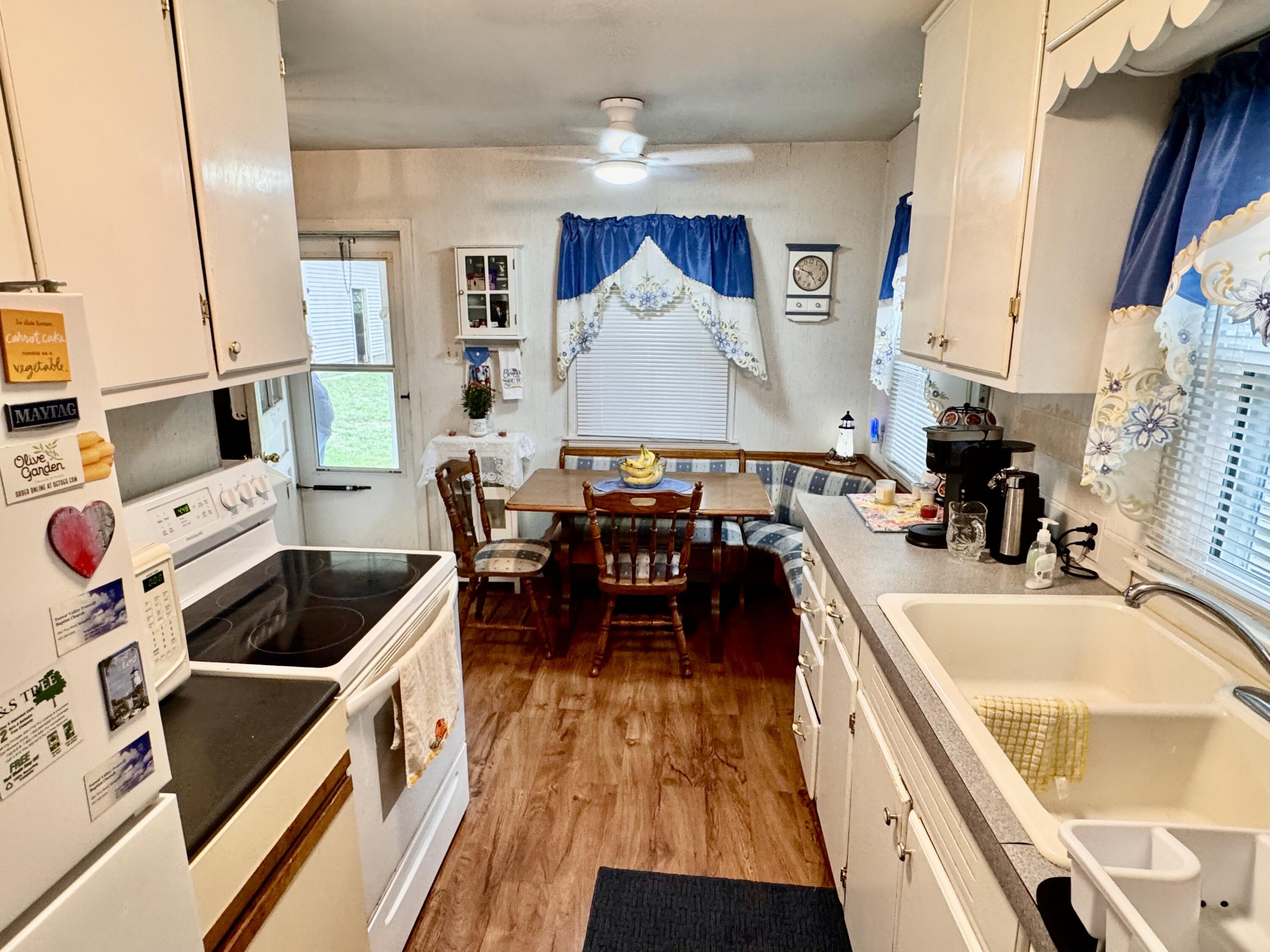 166 Ravenwood, Springfield, Ohio 45504
