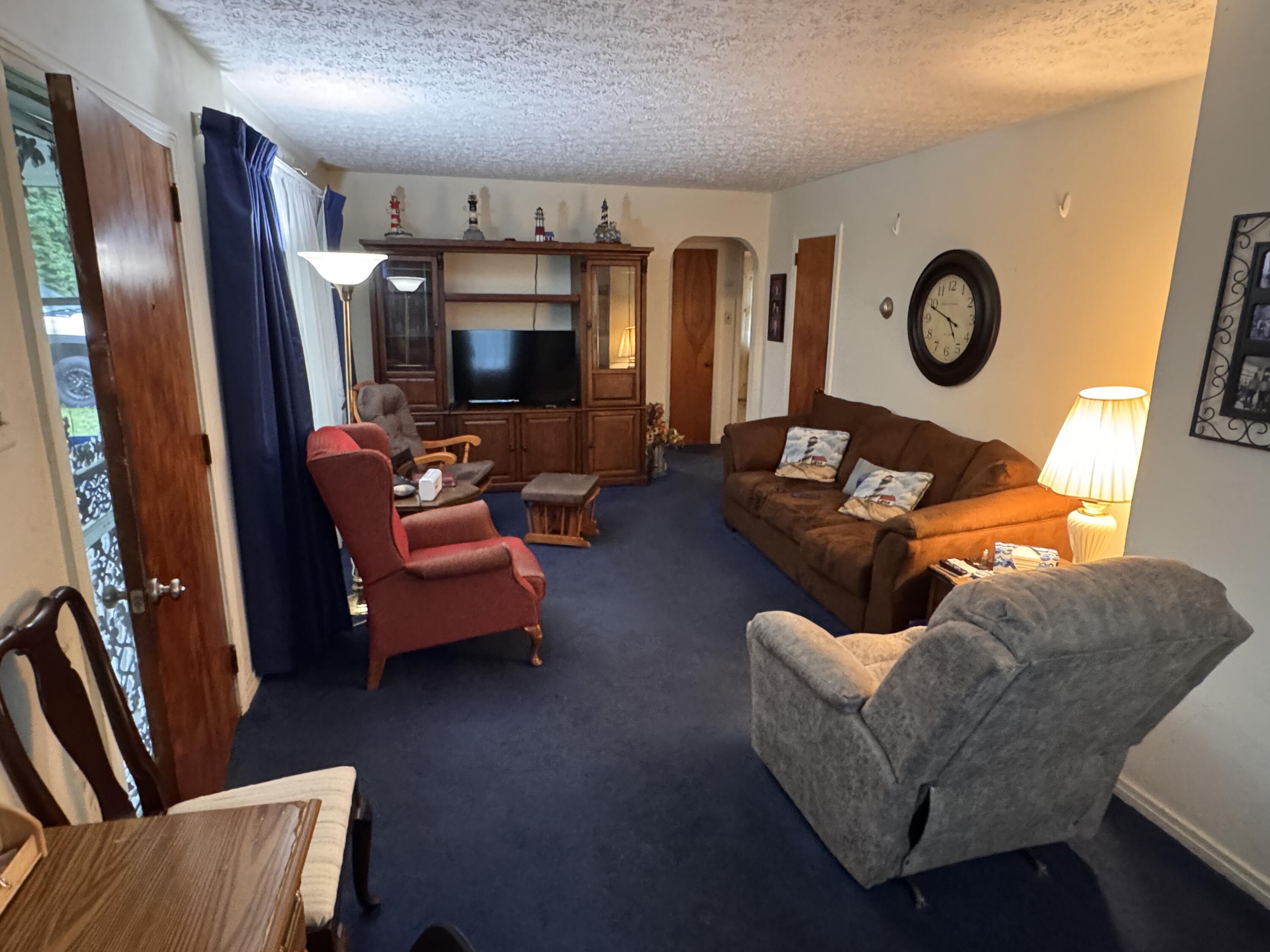 166 Ravenwood, Springfield, Ohio 45504