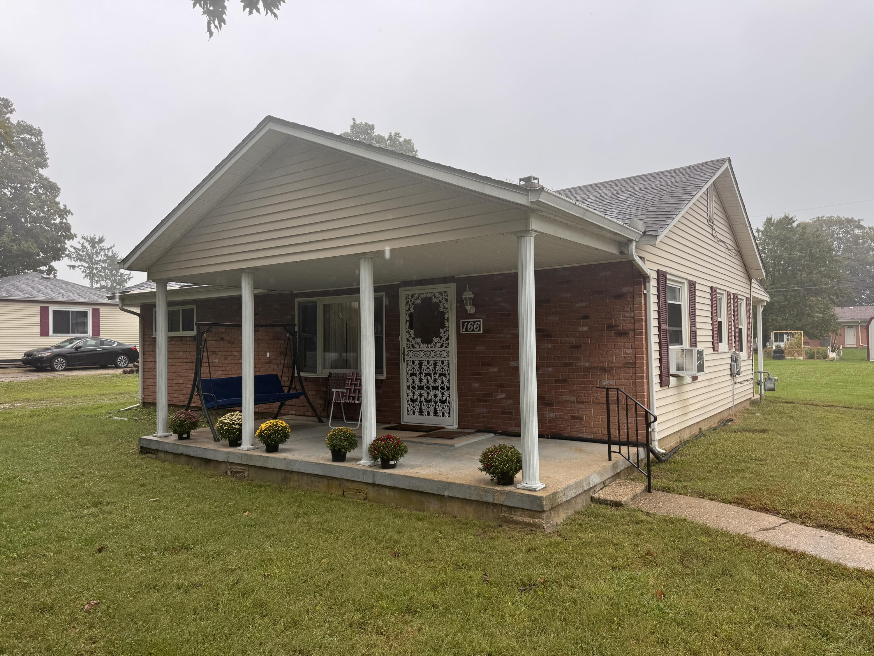 166 Ravenwood, Springfield, Ohio 45504