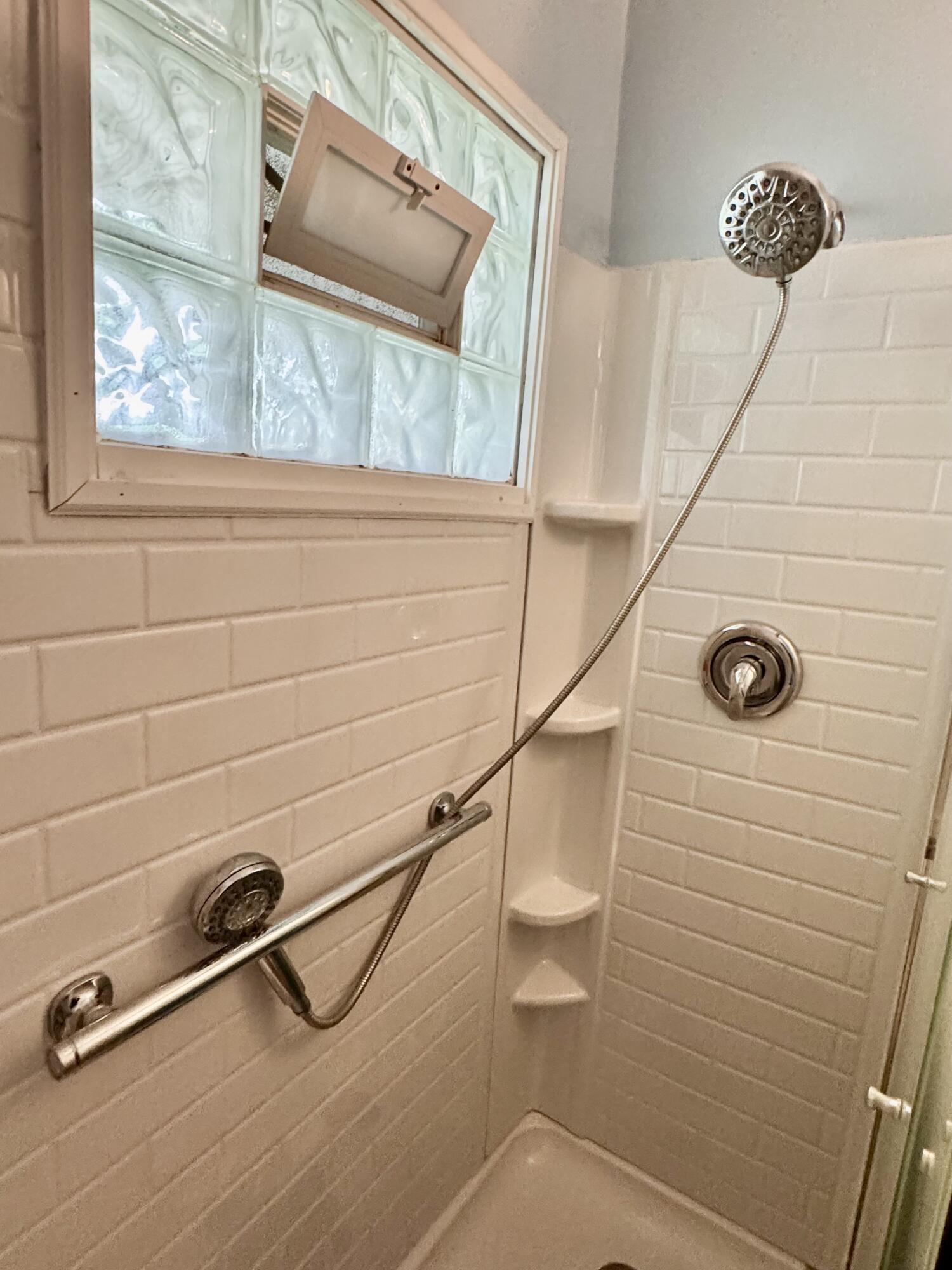 166 Ravenwood, Springfield, Ohio 45504