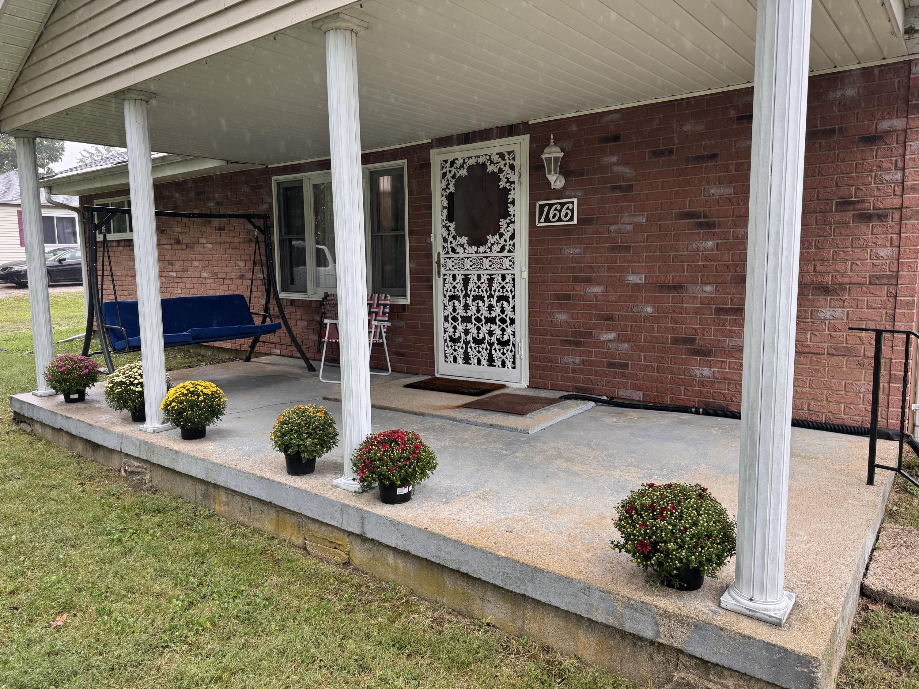 166 Ravenwood, Springfield, Ohio 45504