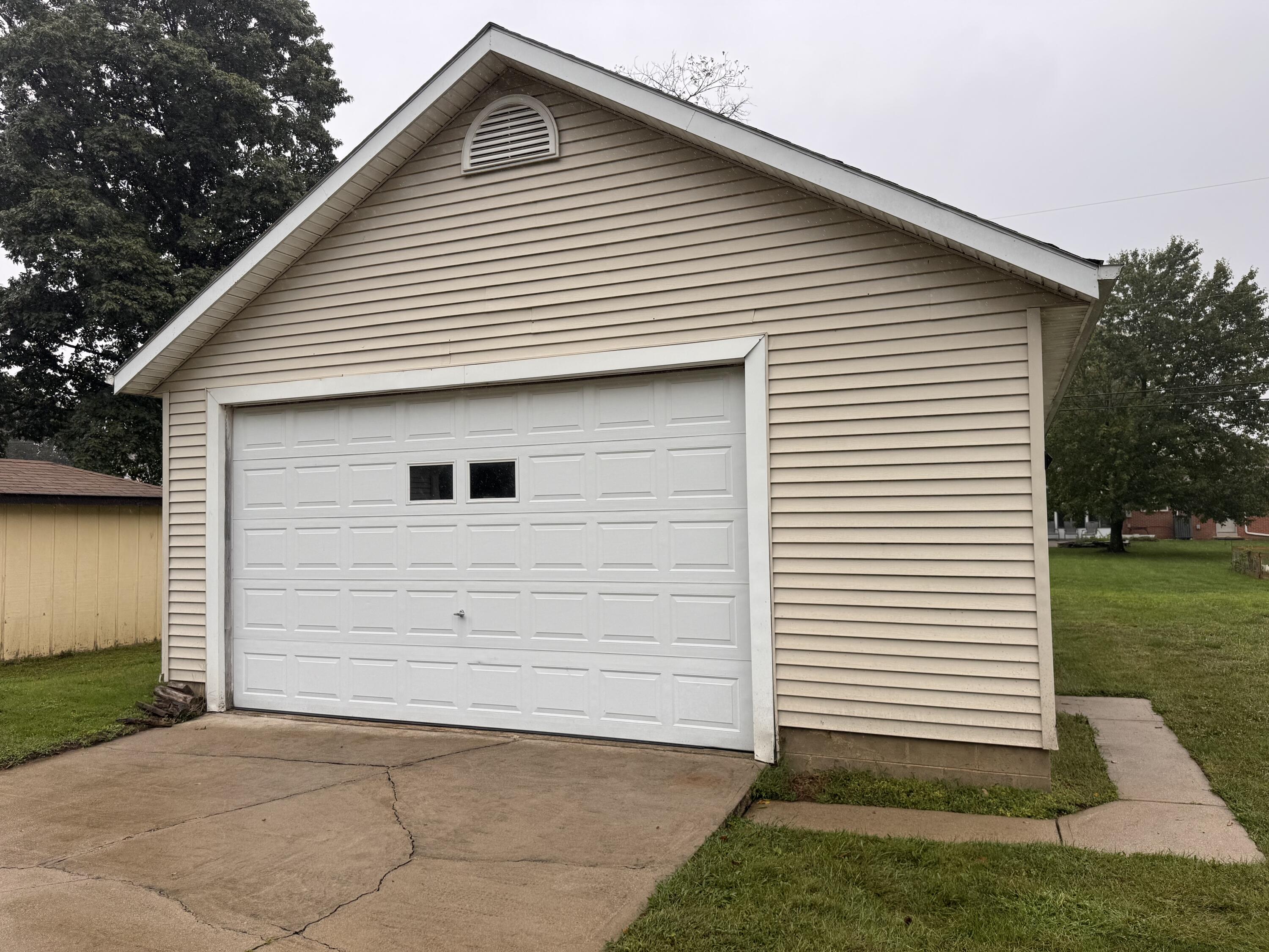 166 Ravenwood, Springfield, Ohio 45504