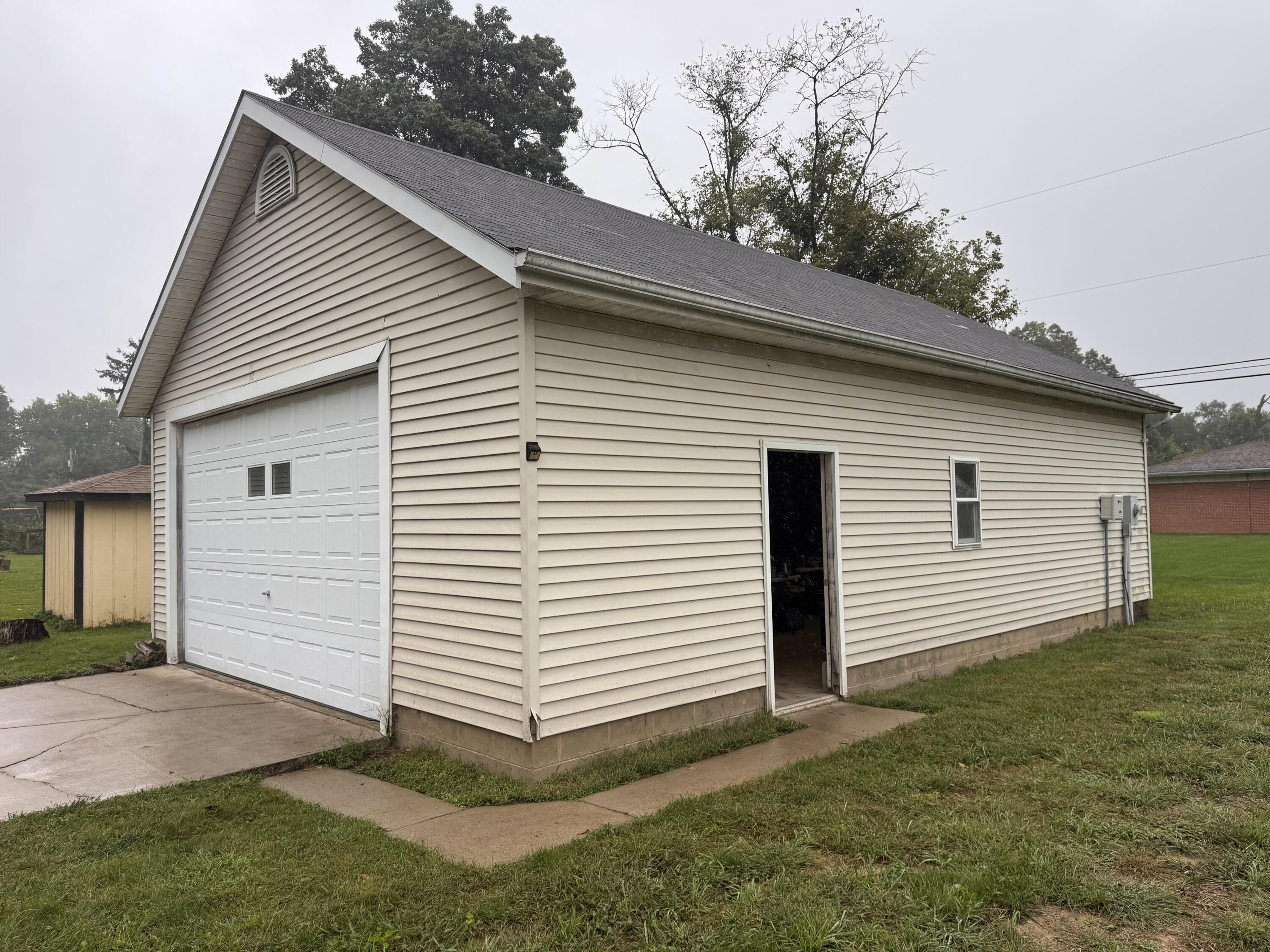 166 Ravenwood, Springfield, Ohio 45504