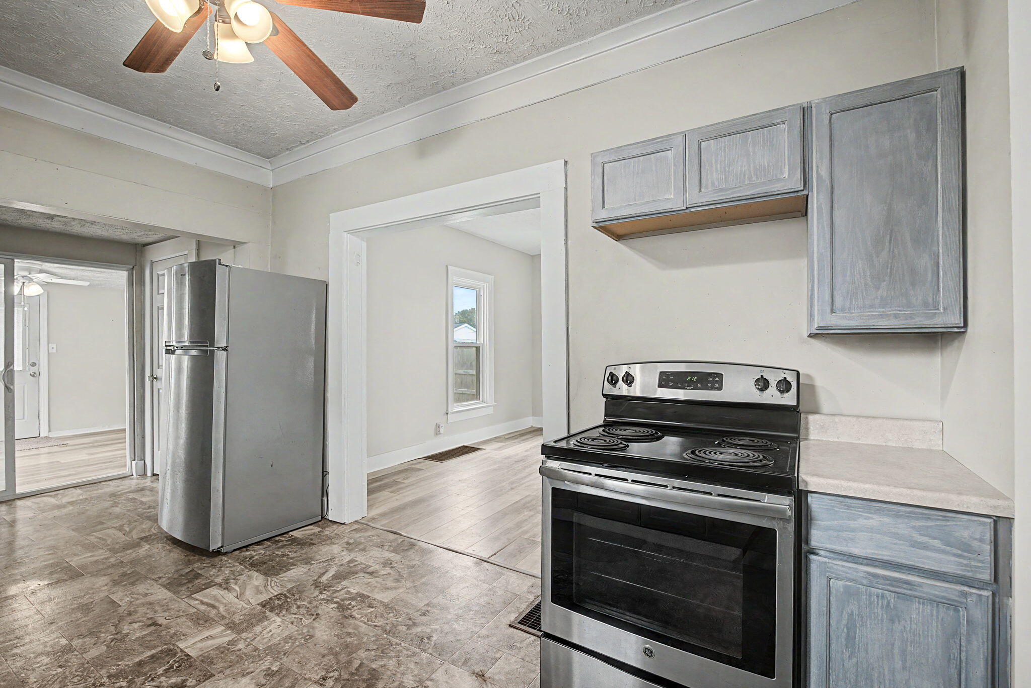 2022 Woodside, Springfield, Ohio 45503