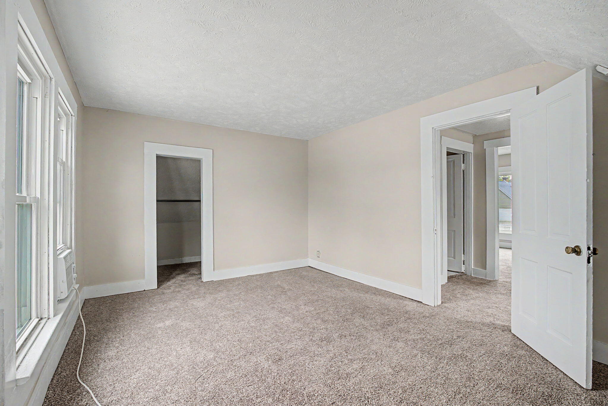 2022 Woodside, Springfield, Ohio 45503