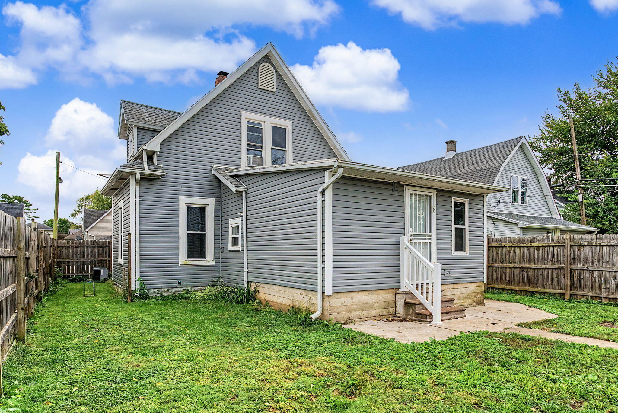 2022 Woodside, Springfield, Ohio 45503
