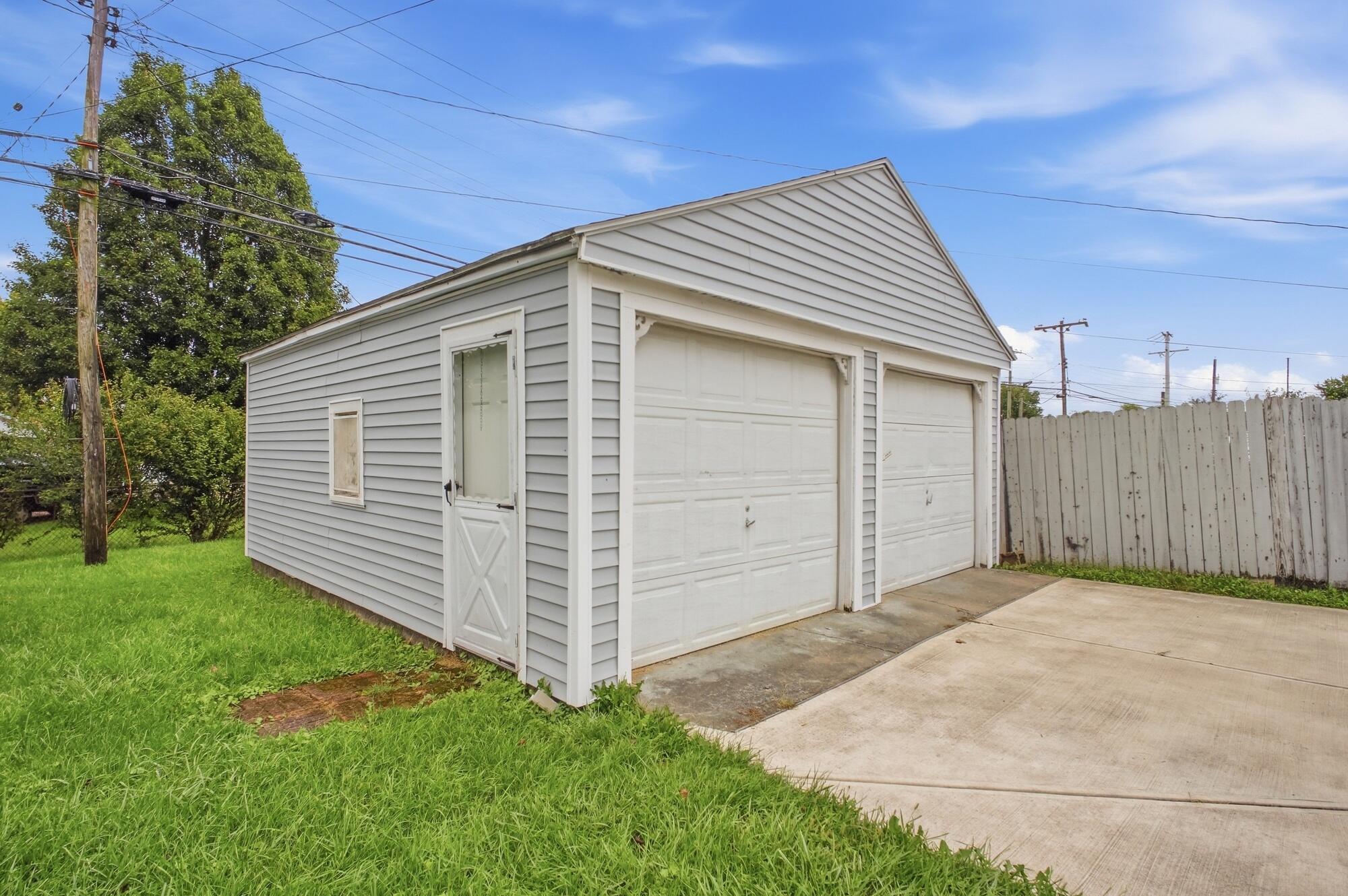 2666 Elmore, Springfield, Ohio 45505