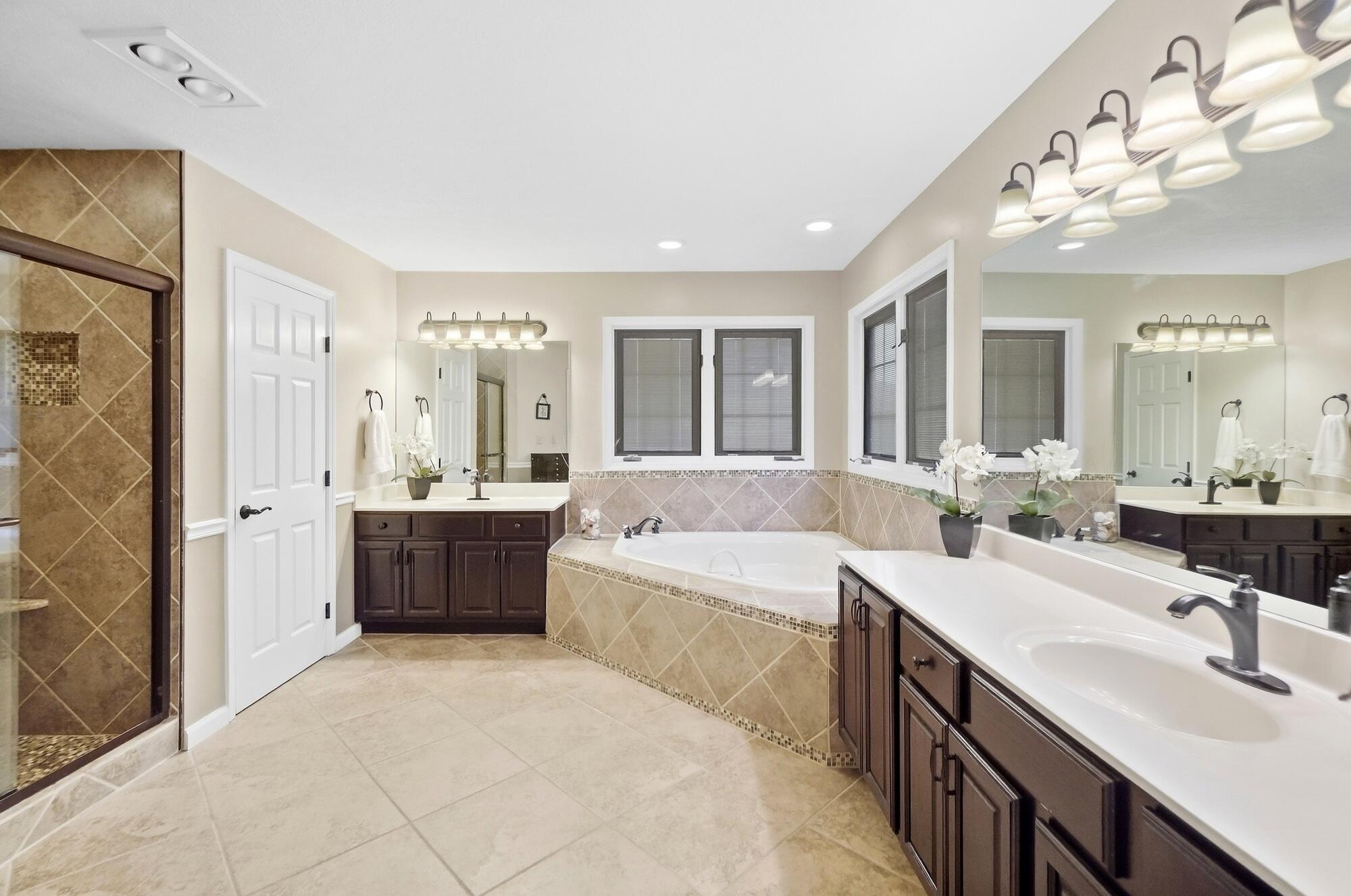 998 Brookwood, Troy, Ohio 45373