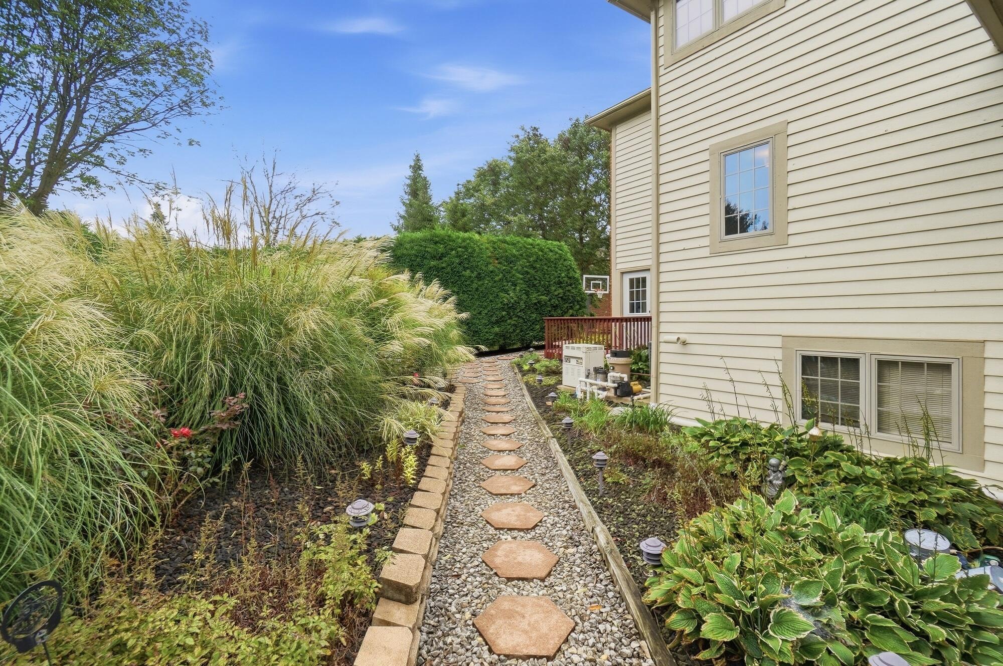 998 Brookwood, Troy, Ohio 45373