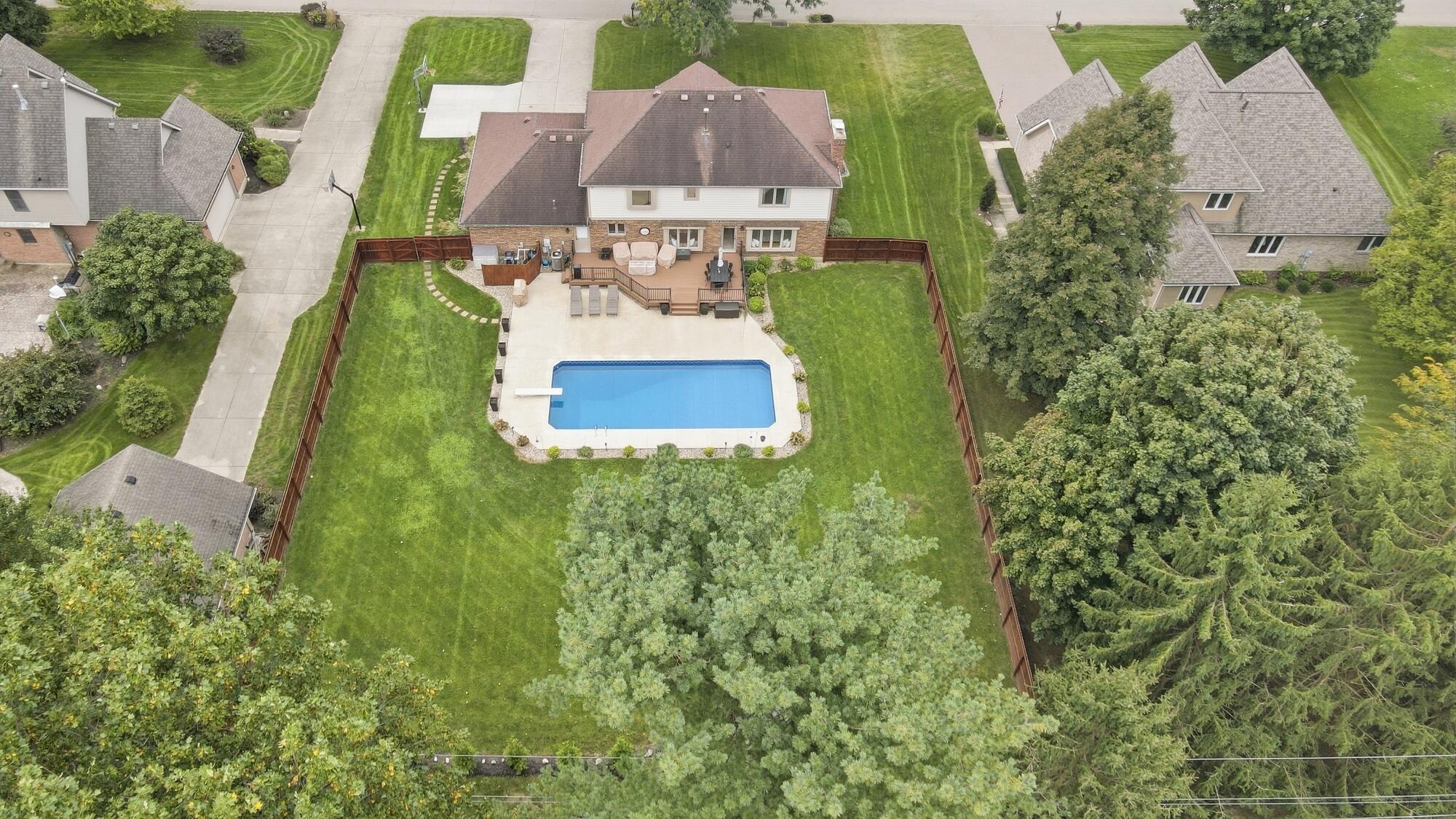 2091 Canterbury, Troy, Ohio 45373