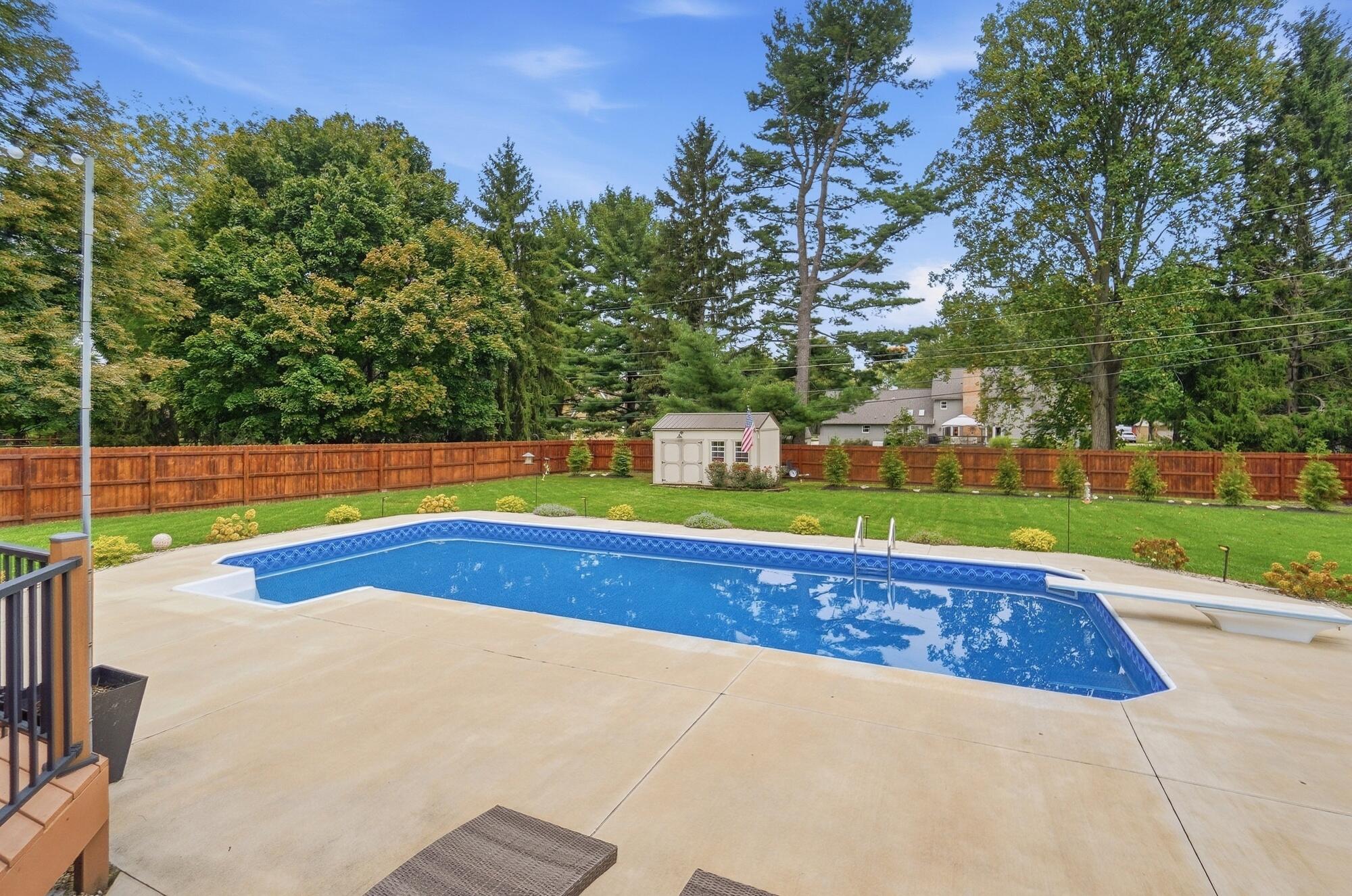2091 Canterbury, Troy, Ohio 45373