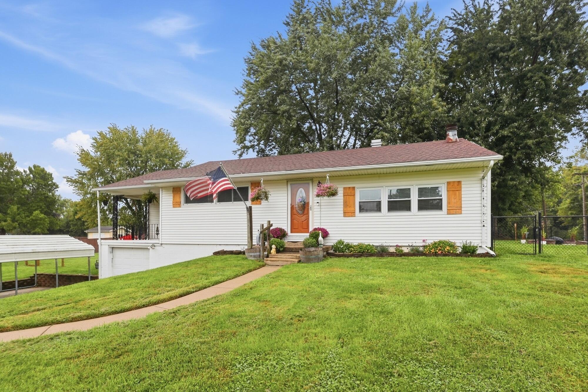 585 Vale, Springfield, Ohio 45504
