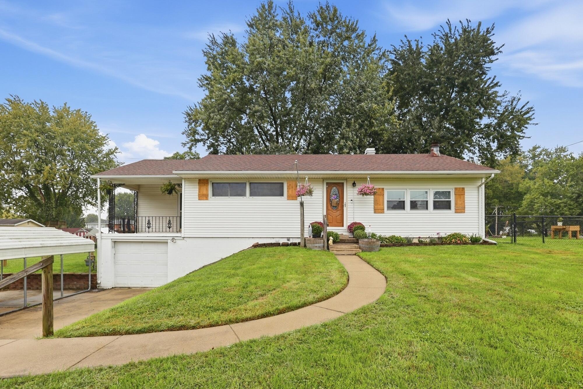 585 Vale, Springfield, Ohio 45504