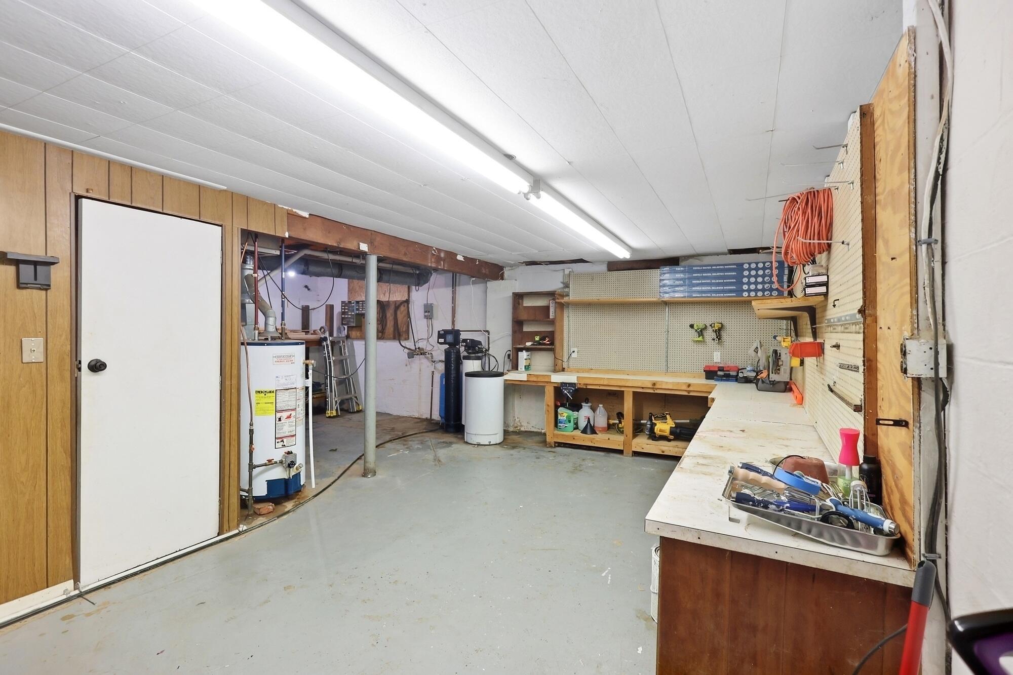 585 Vale, Springfield, Ohio 45504