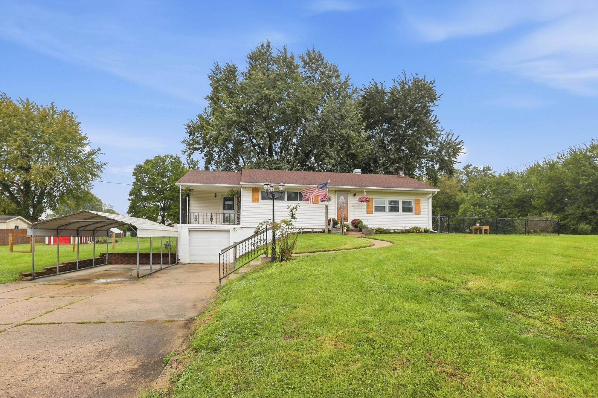 585 Vale, Springfield, Ohio 45504