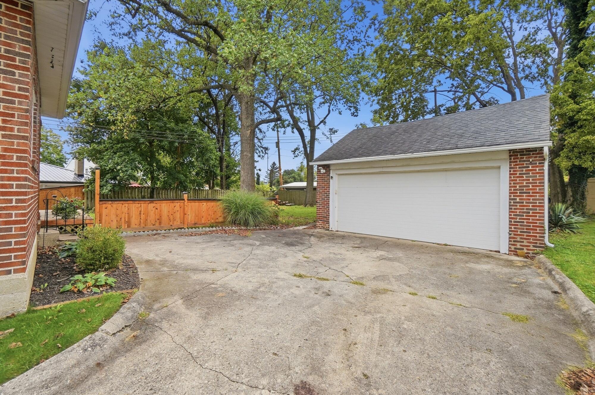 1707 Longview, Springfield, Ohio 45504