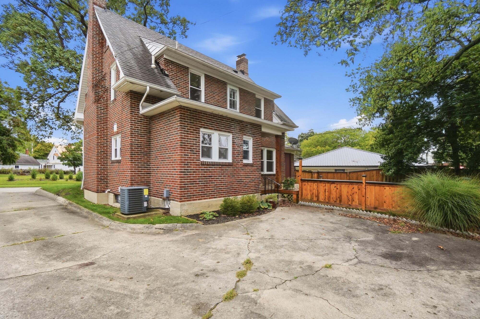 1707 Longview, Springfield, Ohio 45504