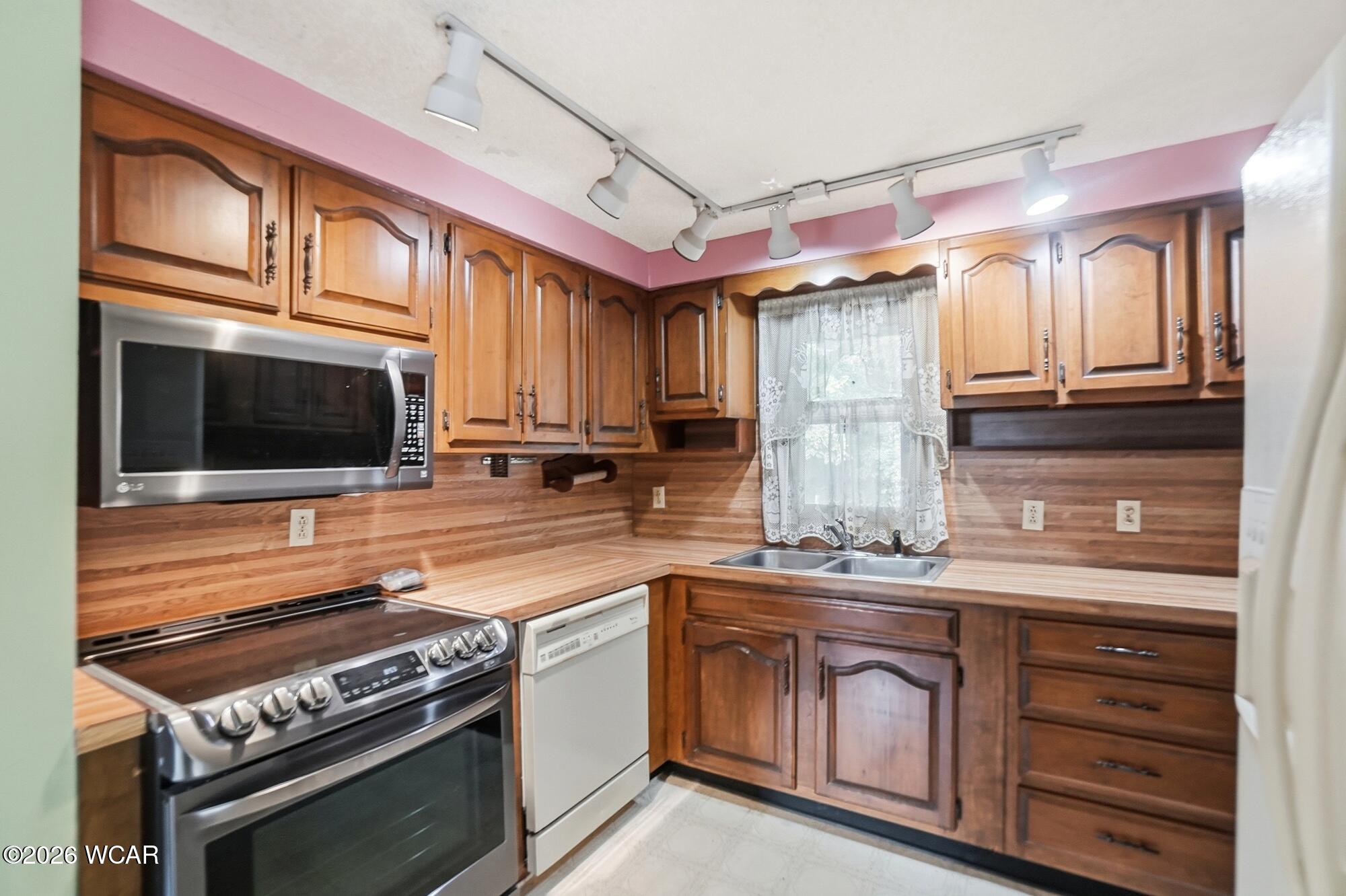 2015 Stewart Road, Lima, Ohio