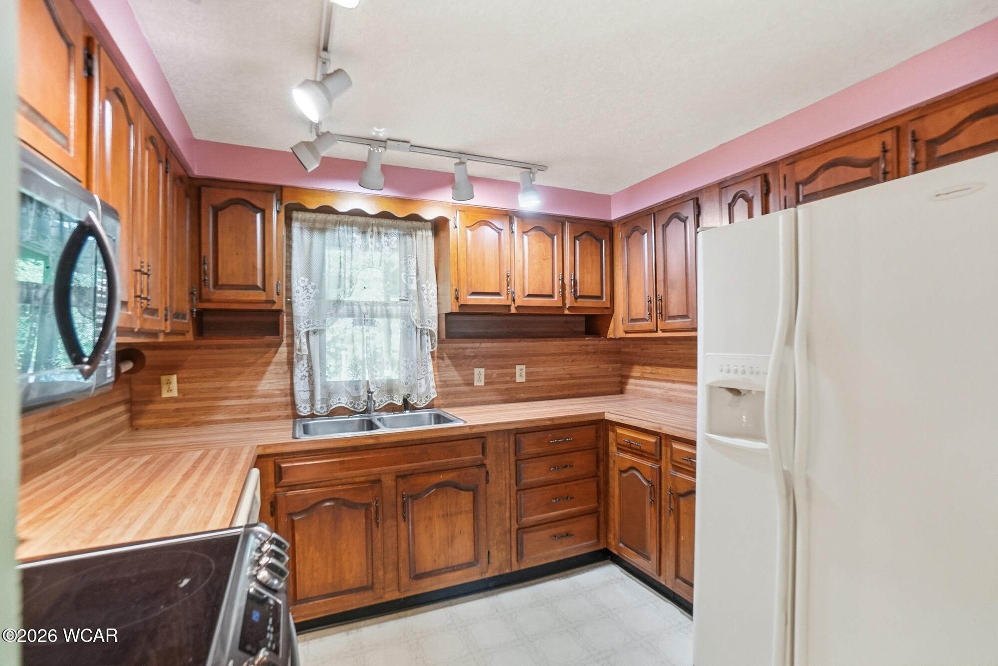 2015 Stewart Road, Lima, Ohio
