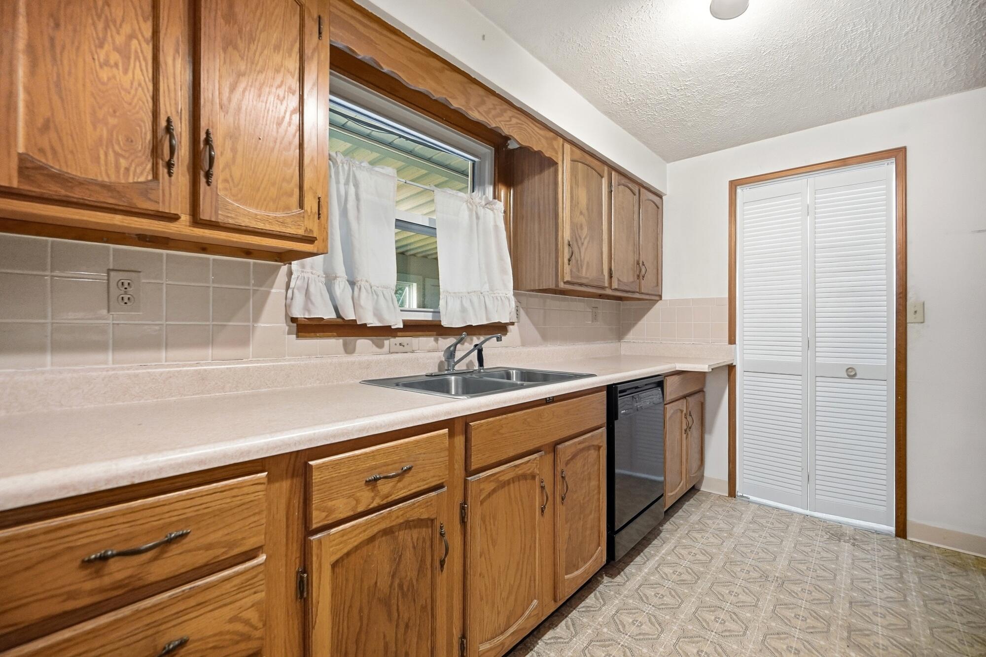 2560 Casey, Springfield, Ohio 45503