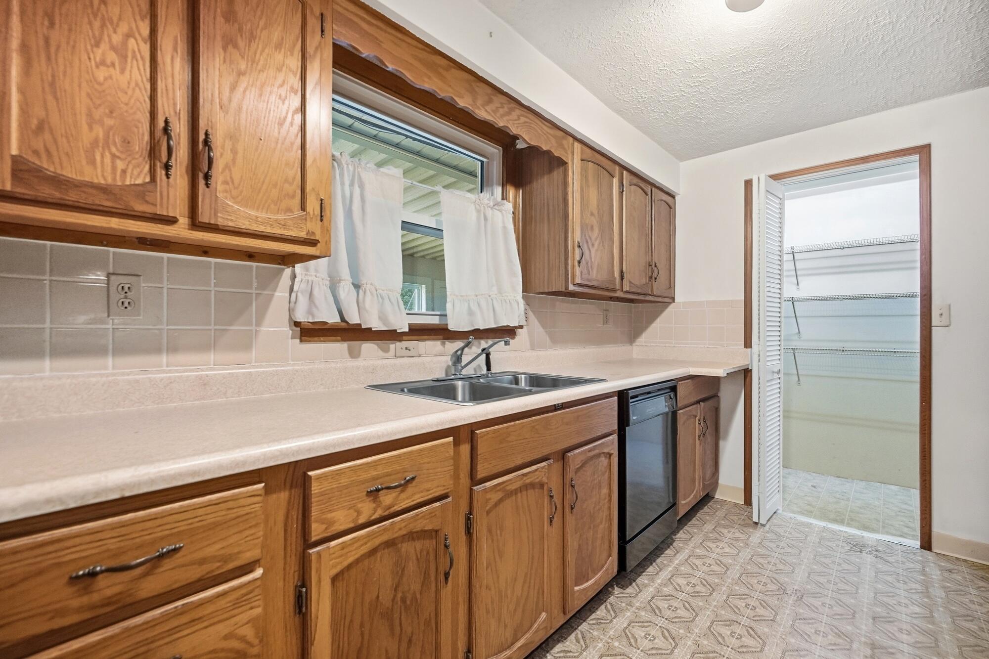 2560 Casey, Springfield, Ohio 45503