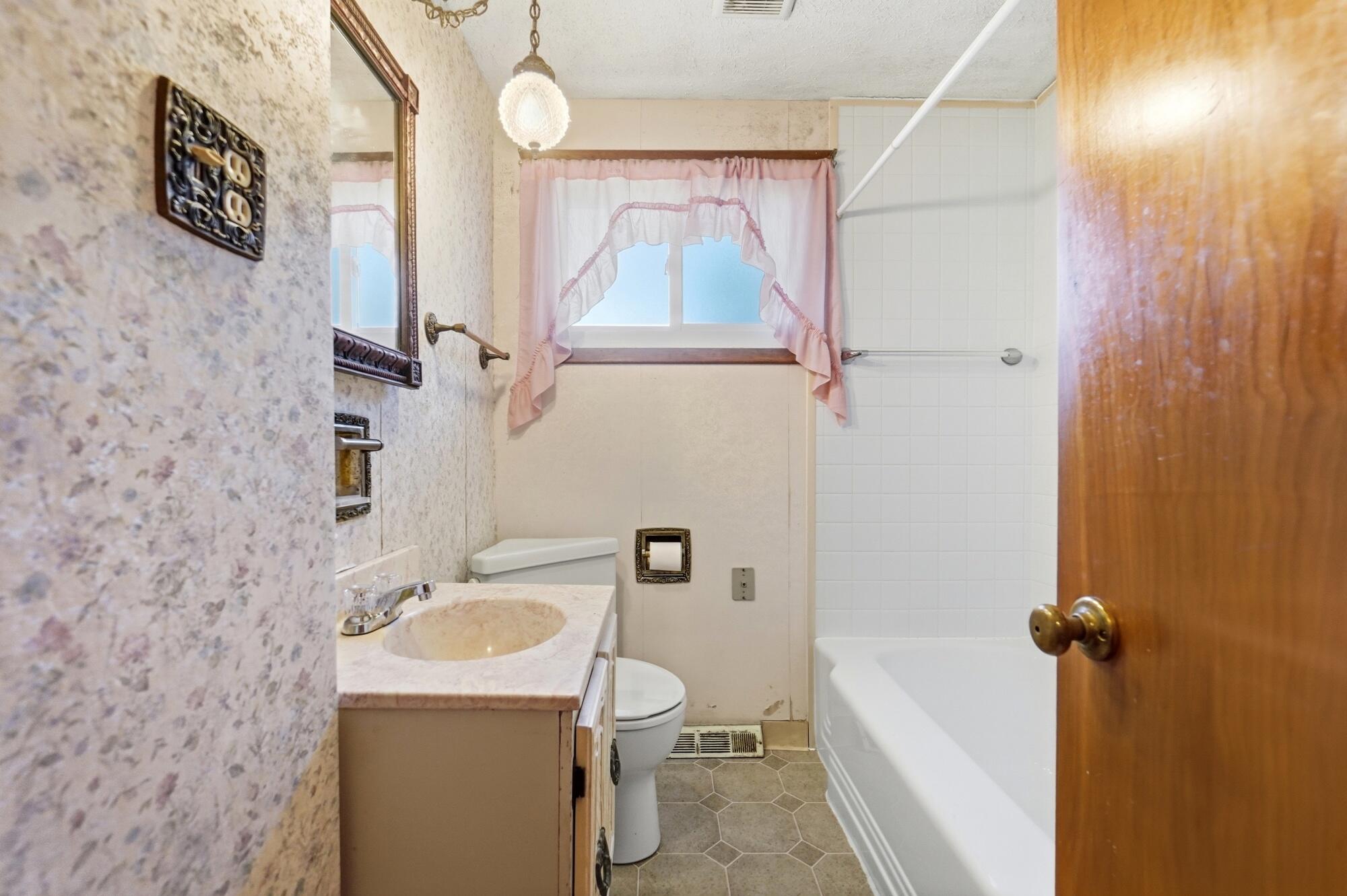 2560 Casey, Springfield, Ohio 45503